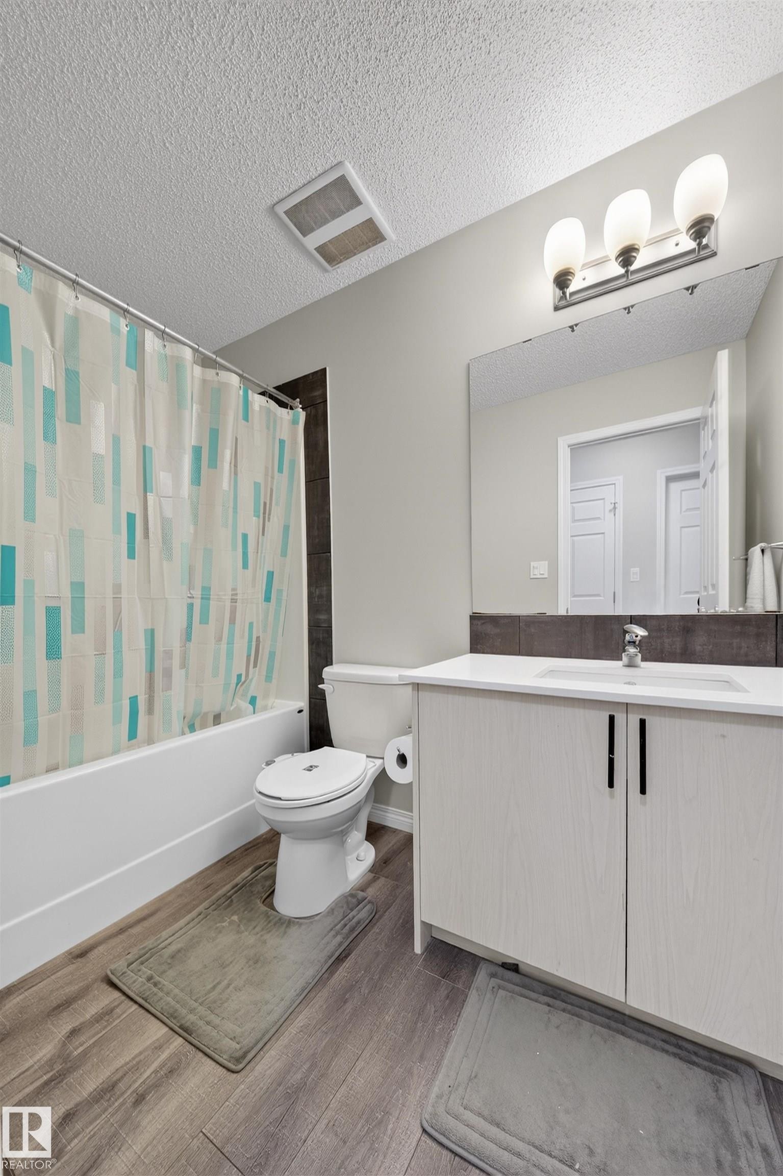 6085 King Landing, Edmonton, AB - Indoor Photo Showing Bathroom