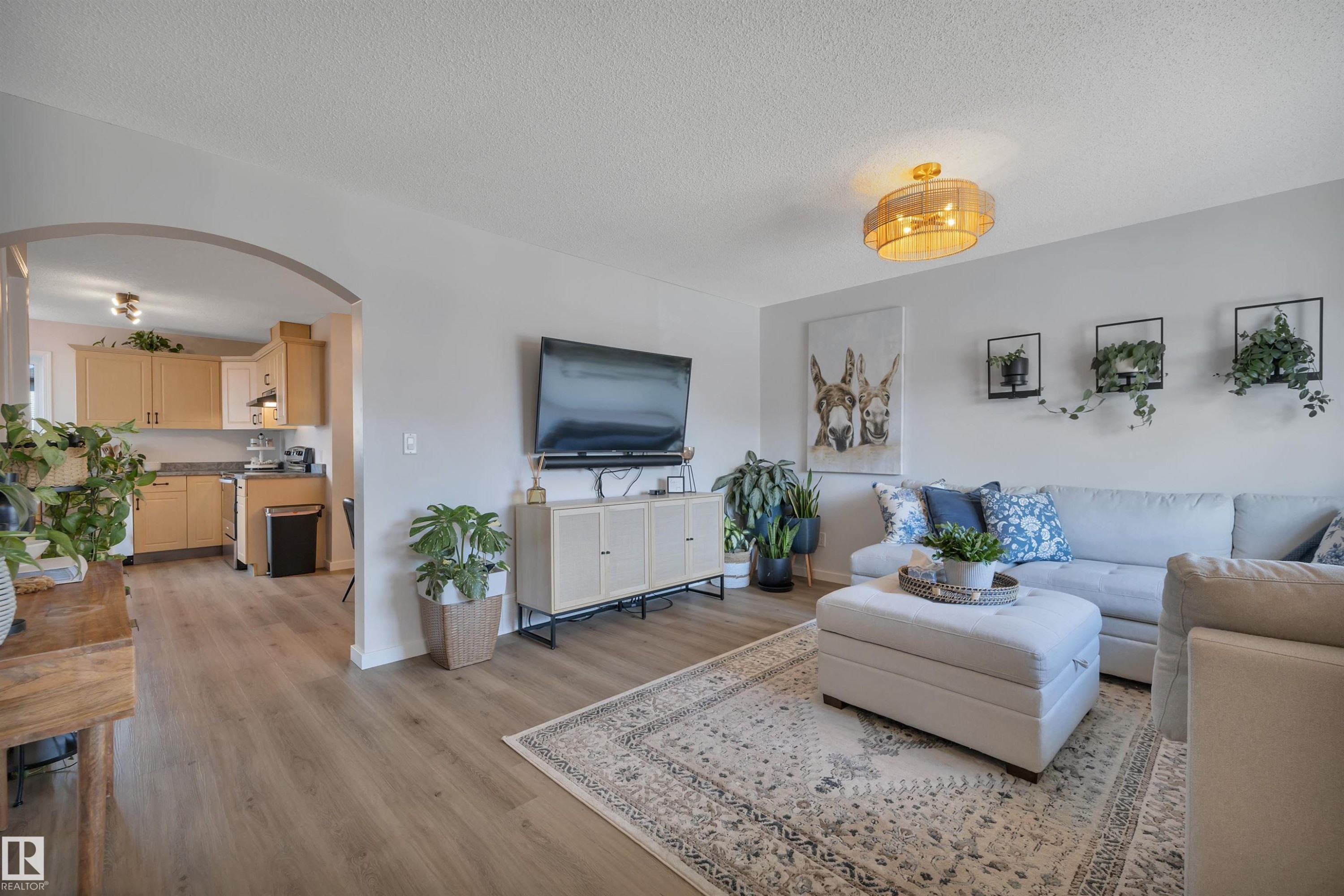 266 Avena Circle, Leduc, AB - Indoor Photo Showing Living Room