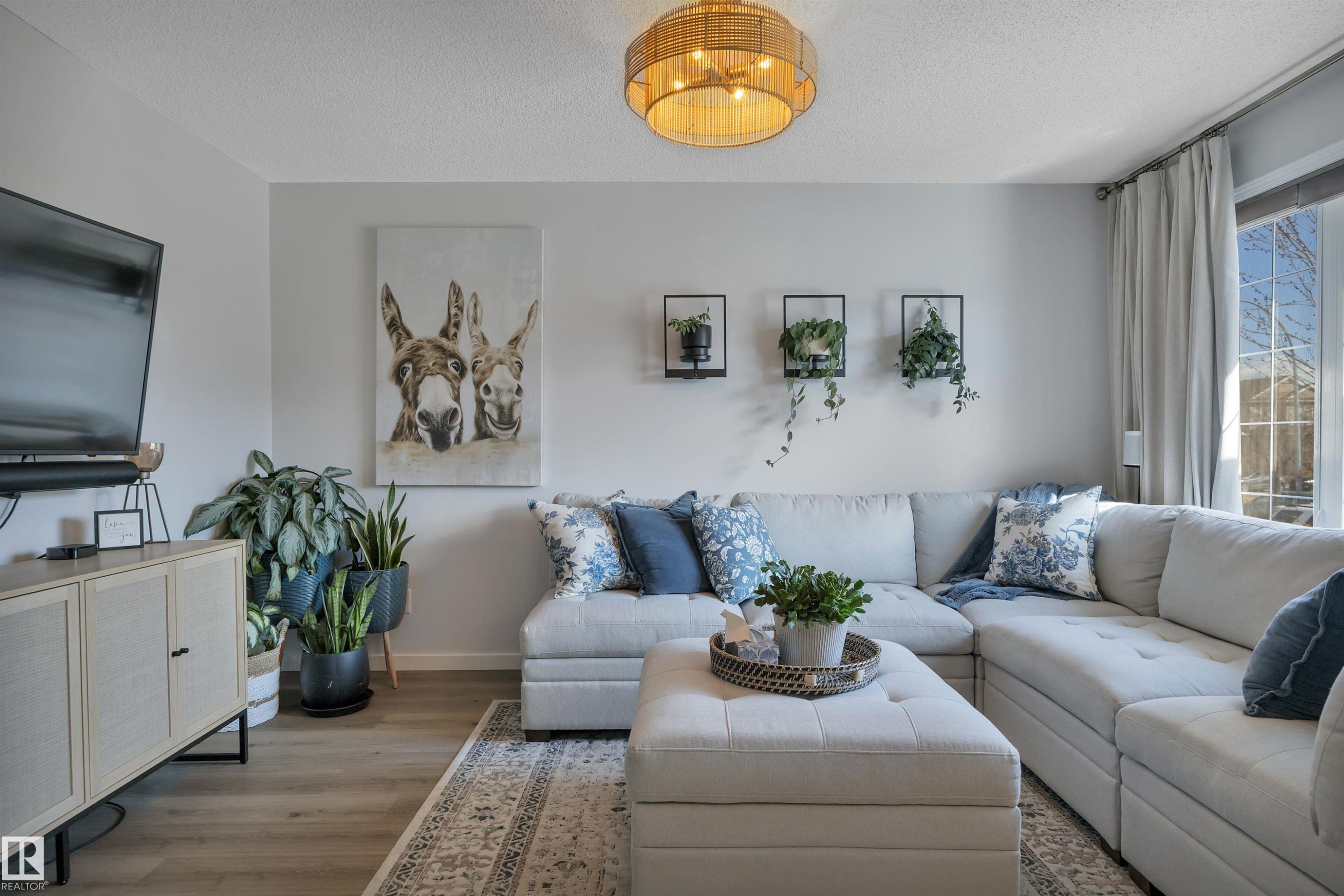 266 Avena Circle, Leduc, AB - Indoor Photo Showing Living Room
