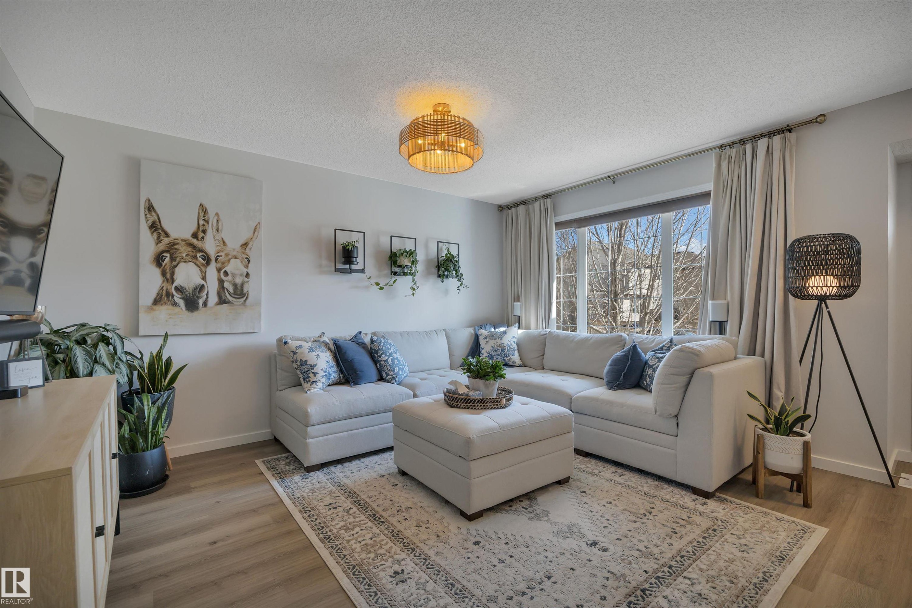 266 Avena Circle, Leduc, AB - Indoor Photo Showing Living Room