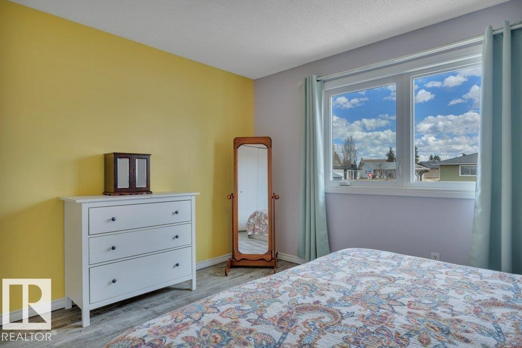 4002 42B Avenue, Leduc, AB - Indoor Photo Showing Bedroom