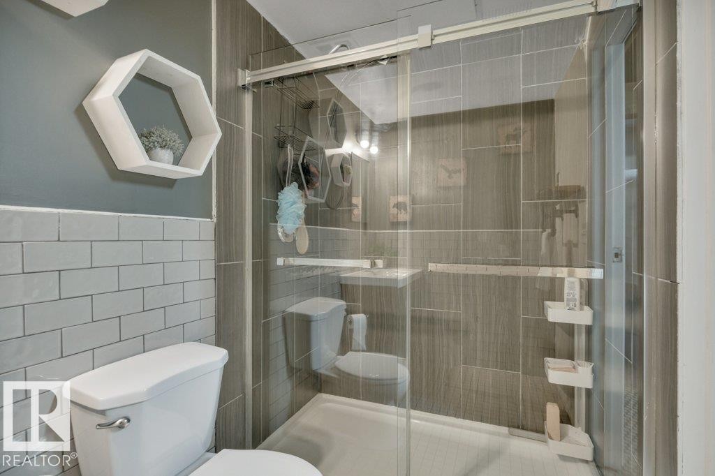 4002 42B Avenue, Leduc, AB - Indoor Photo Showing Bathroom