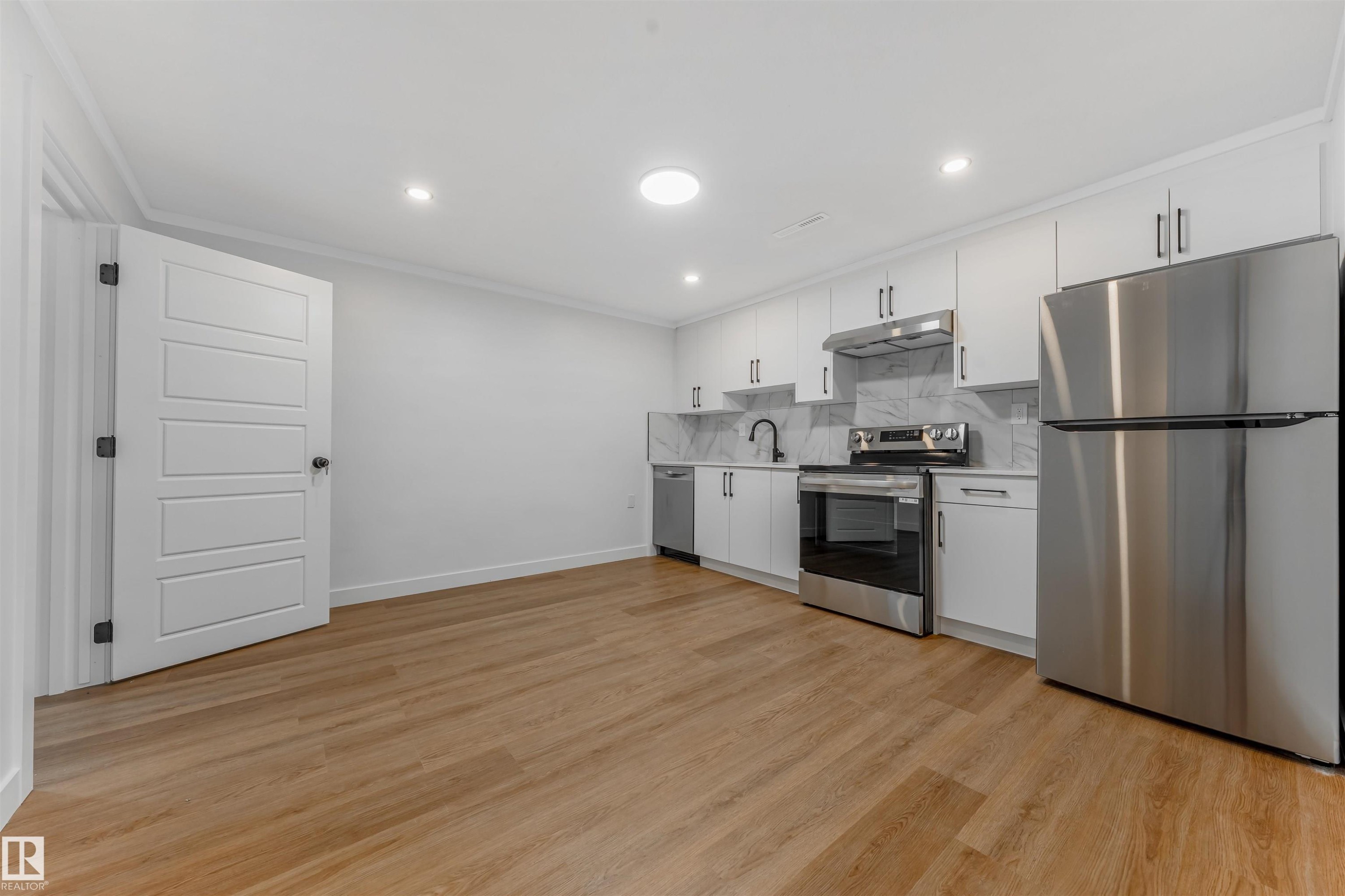 12033 54 Street, Edmonton, AB - Indoor Photo Showing Kitchen With Stainless Steel Kitchen