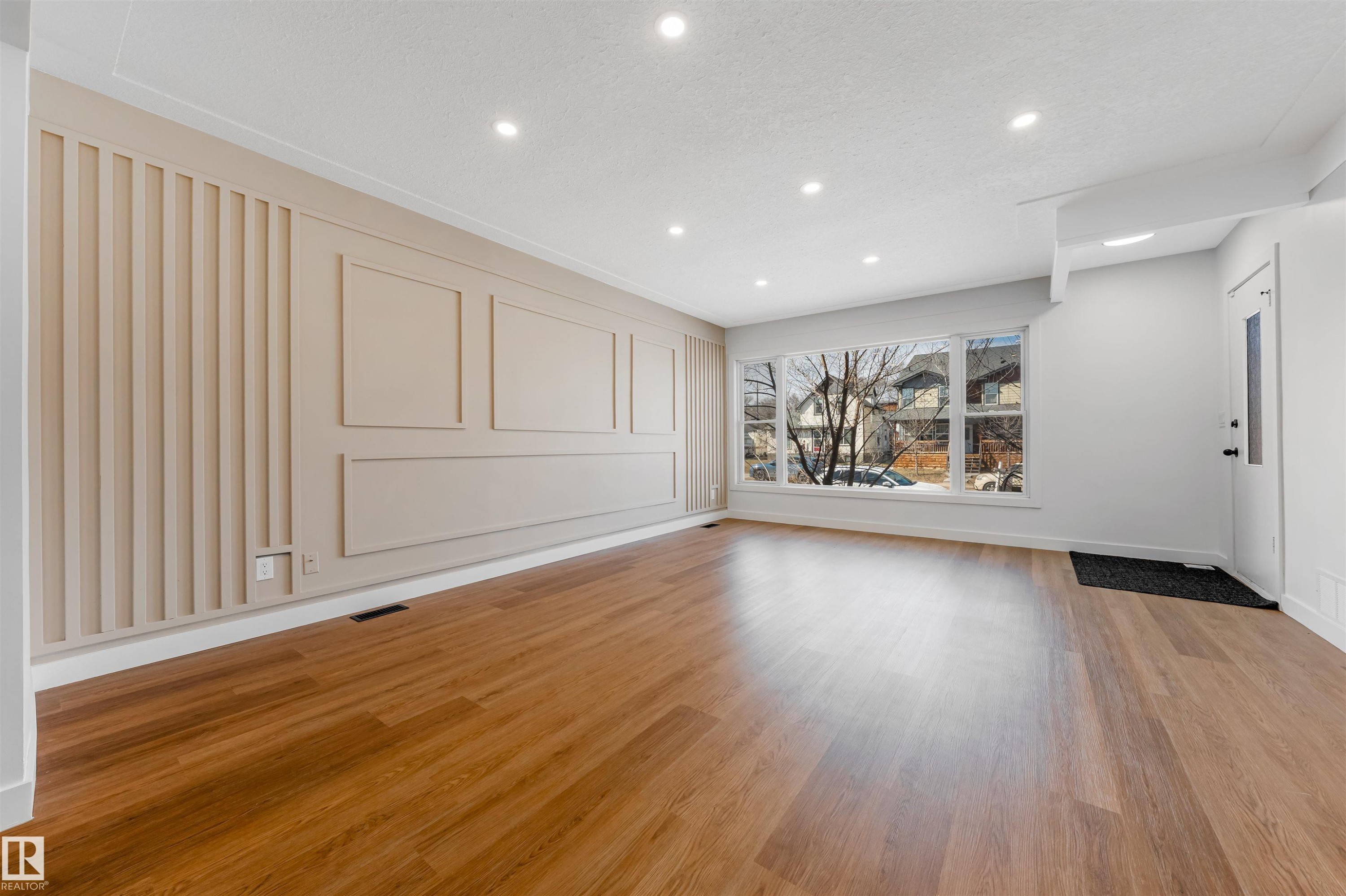 12033 54 Street, Edmonton, AB - Indoor