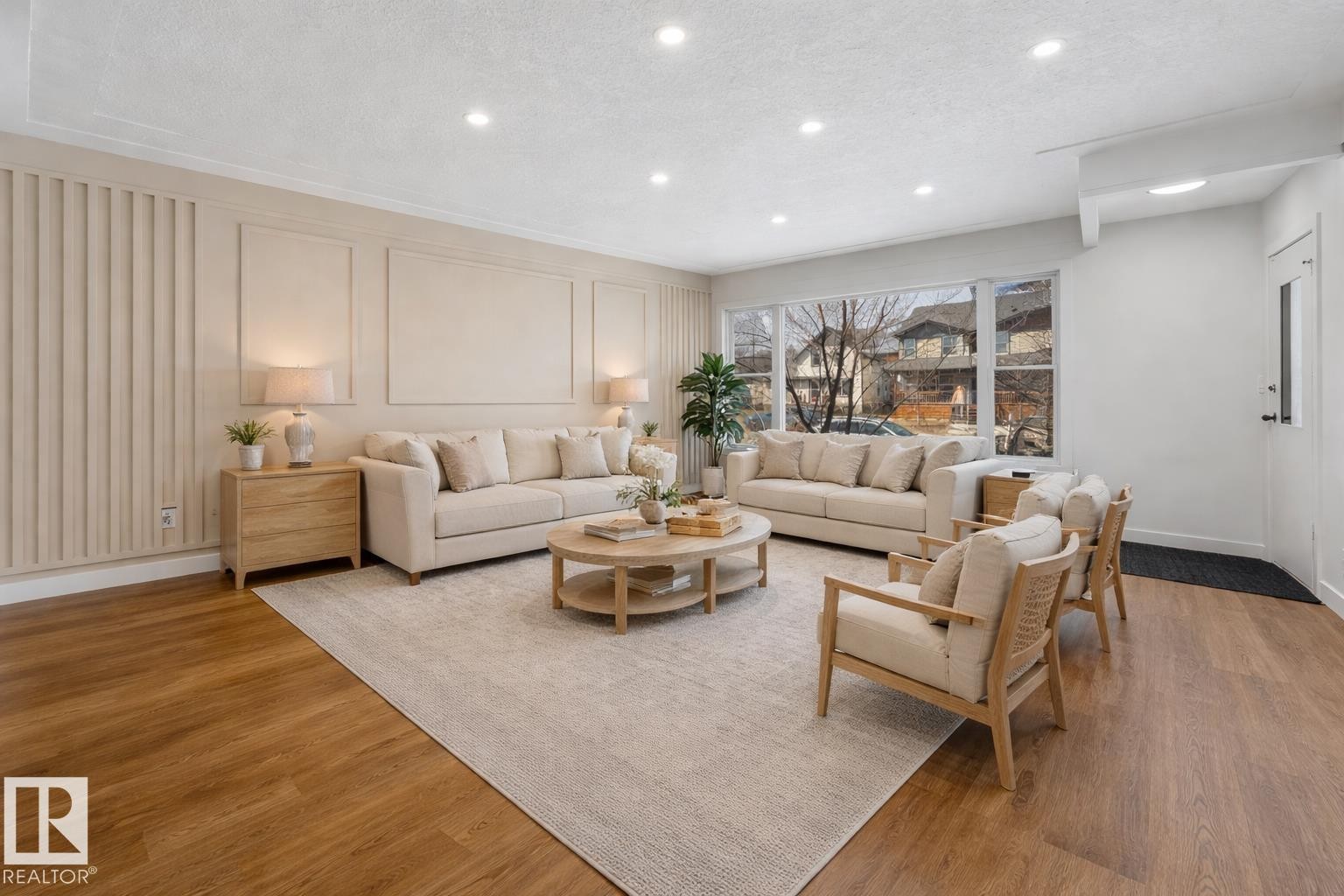 12033 54 Street, Edmonton, AB - Indoor Photo Showing Living Room