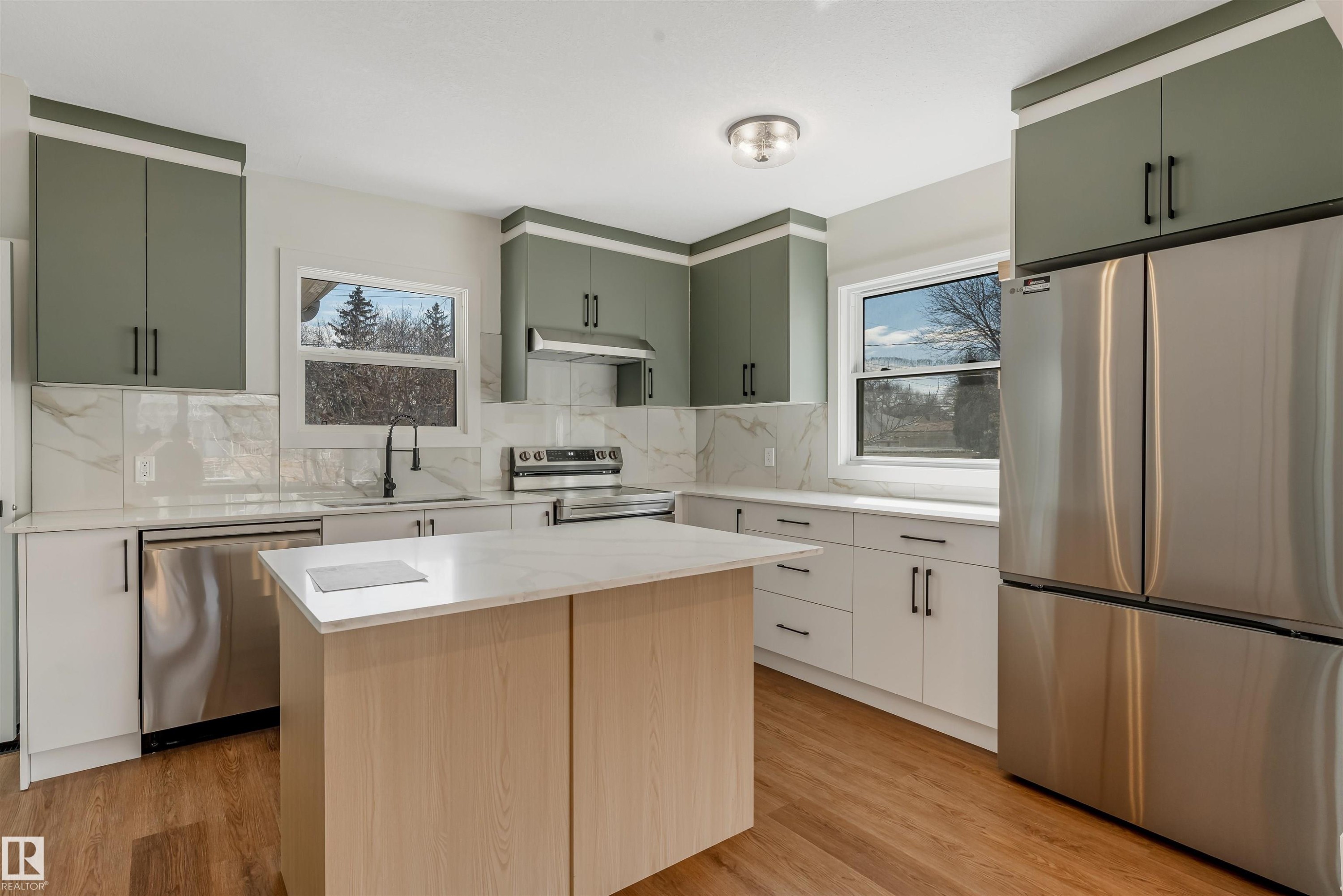 12033 54 Street, Edmonton, AB - Indoor Photo Showing Kitchen With Stainless Steel Kitchen With Upgraded Kitchen