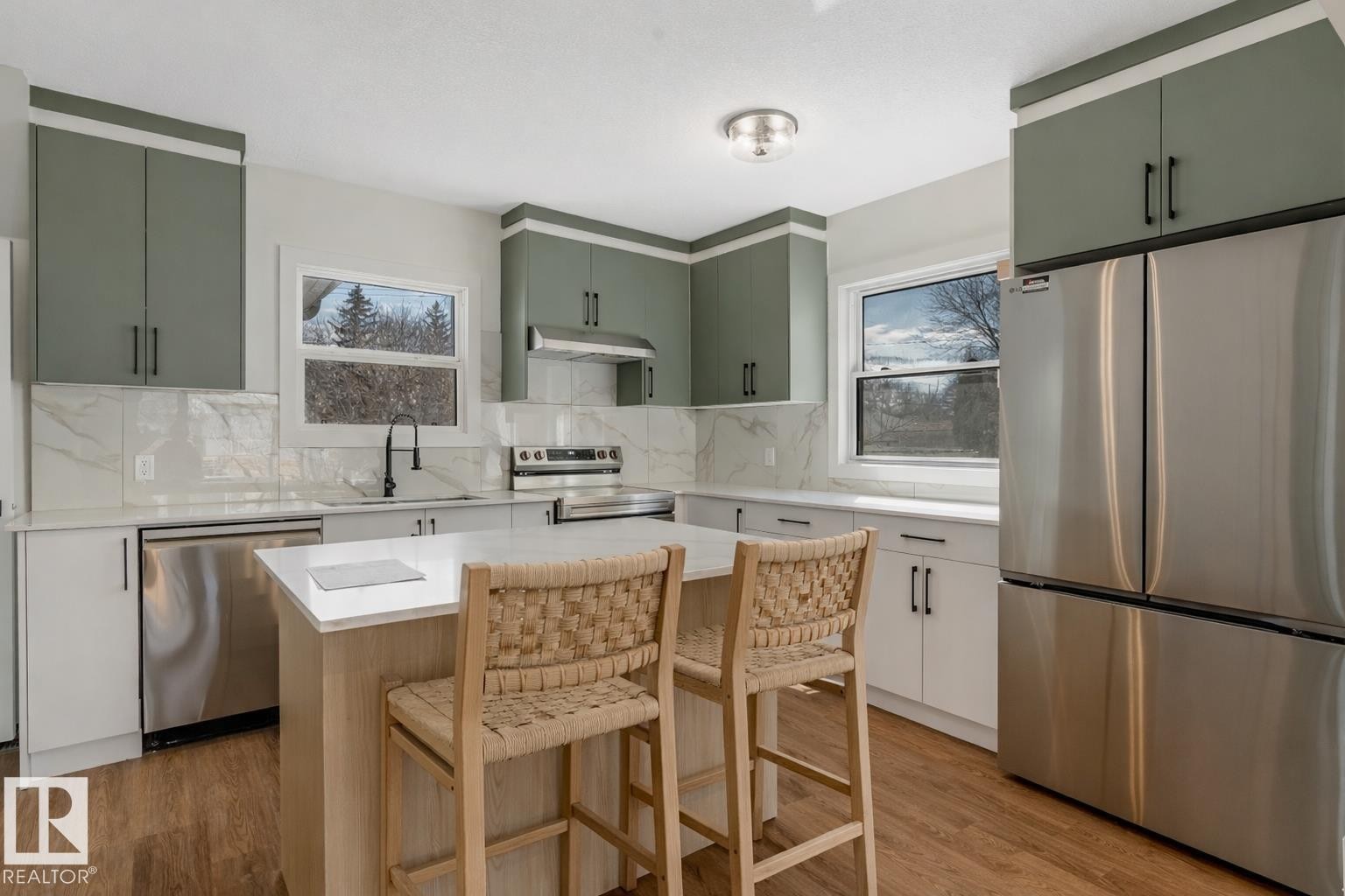 12033 54 Street, Edmonton, AB - Indoor Photo Showing Kitchen With Stainless Steel Kitchen With Upgraded Kitchen