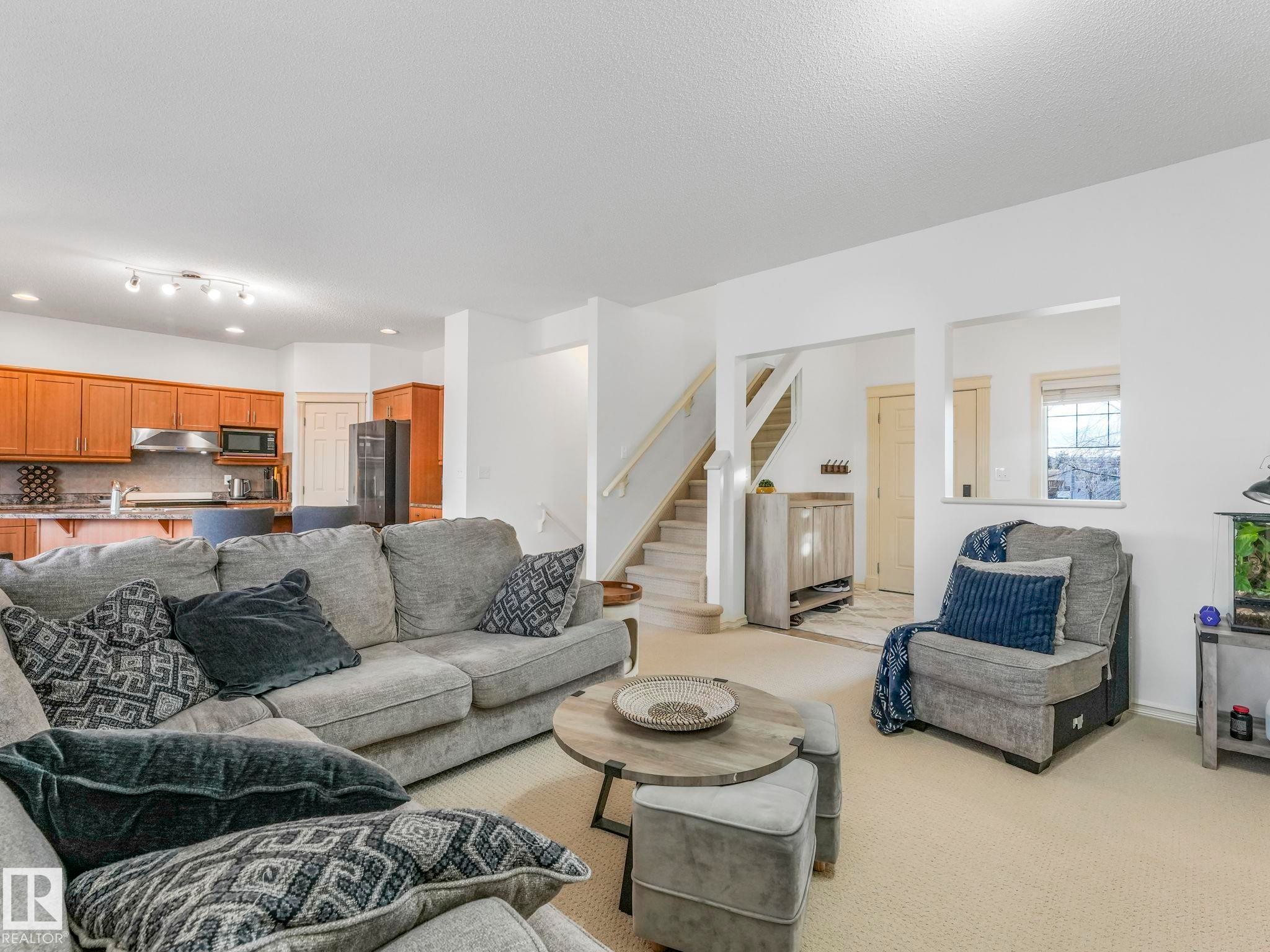 3031 Spence Wynd, Edmonton, AB - Indoor Photo Showing Living Room