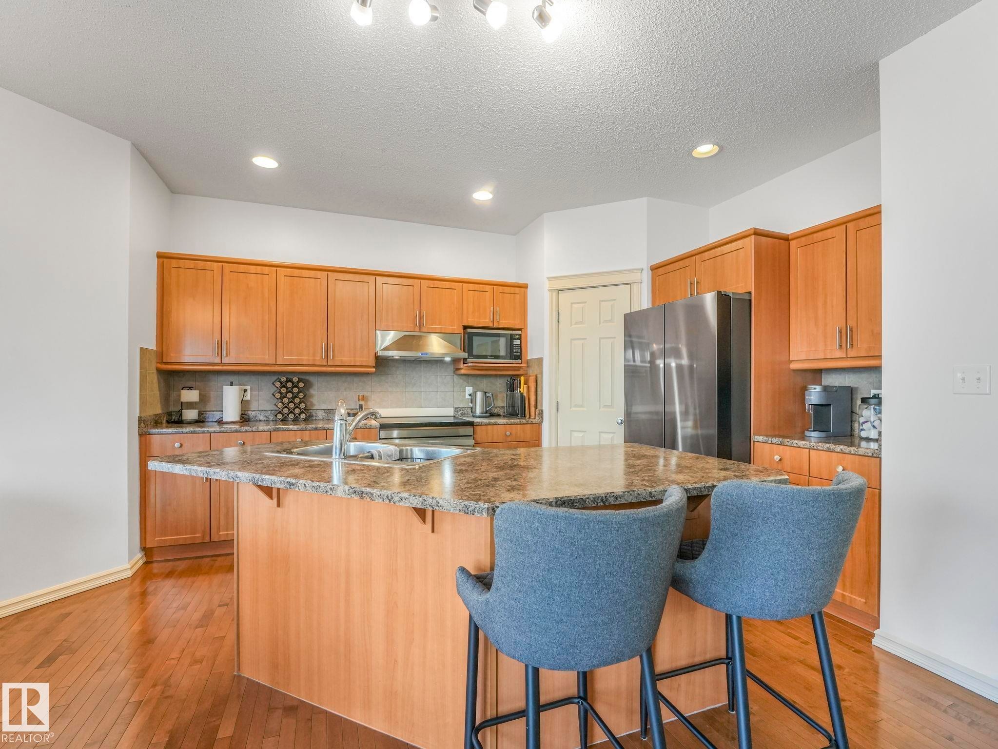 3031 Spence Wynd, Edmonton, AB - Indoor Photo Showing Kitchen With Double Sink