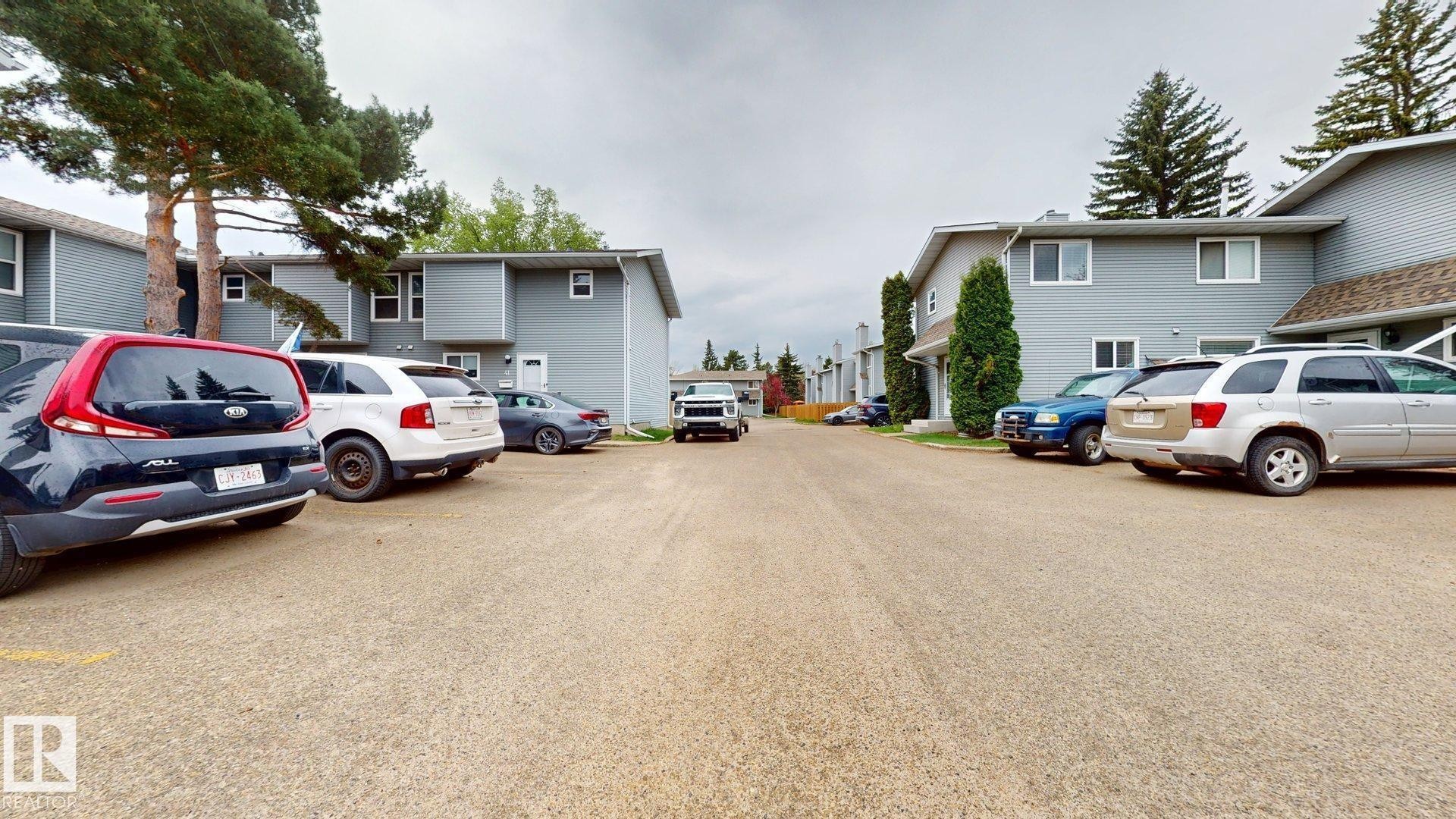 45 4403 Riverbend Road, Edmonton, AB - Outdoor