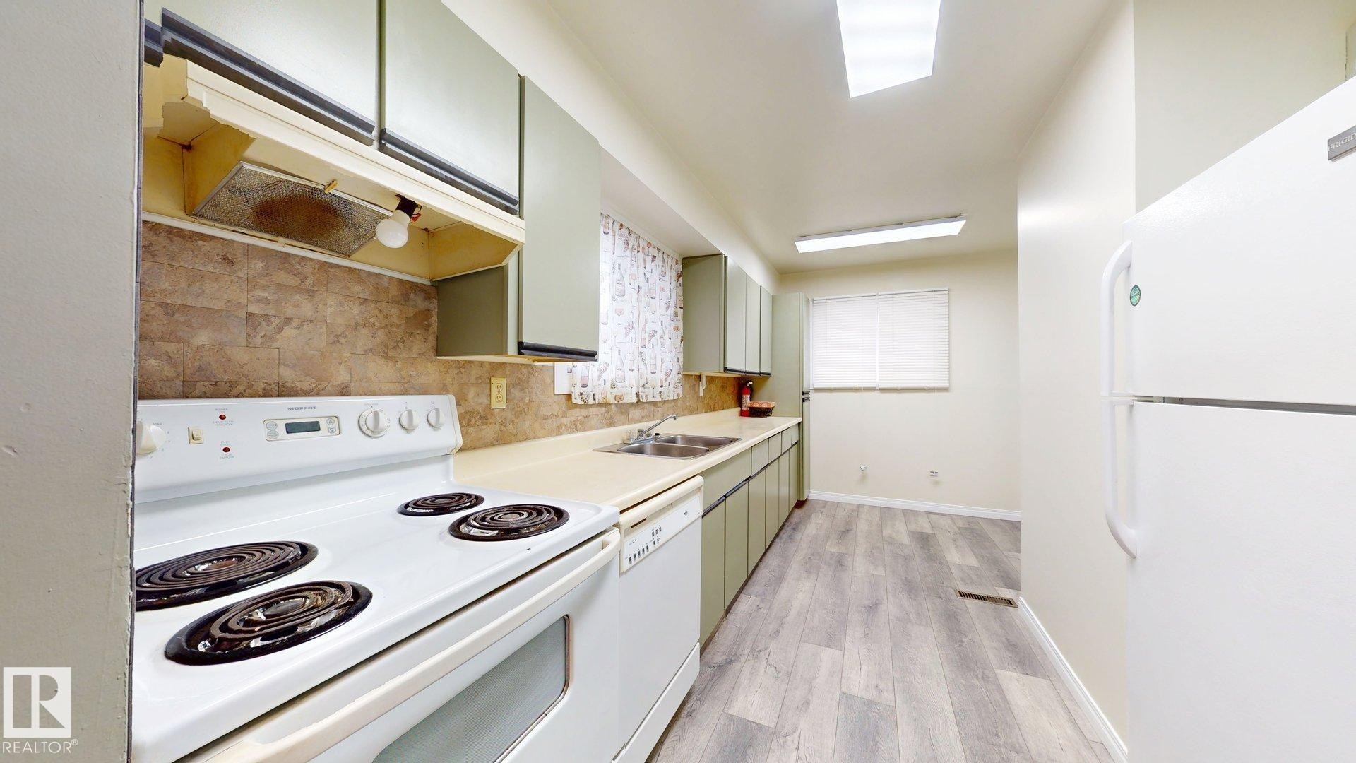 45 4403 Riverbend Road, Edmonton, AB - Indoor Photo Showing Kitchen With Double Sink