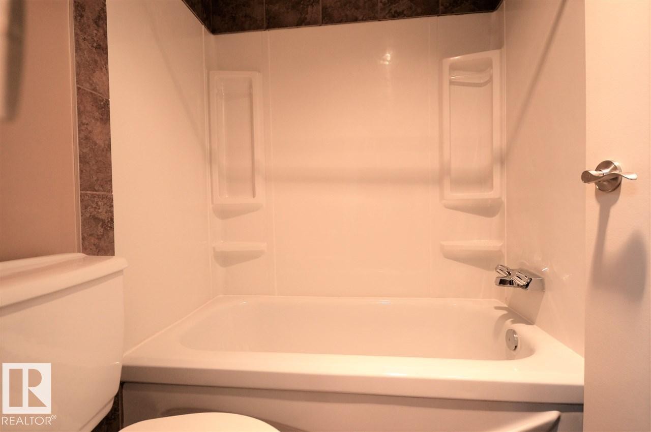 203 5125 Riverbend Road, Edmonton, AB - Indoor Photo Showing Bathroom