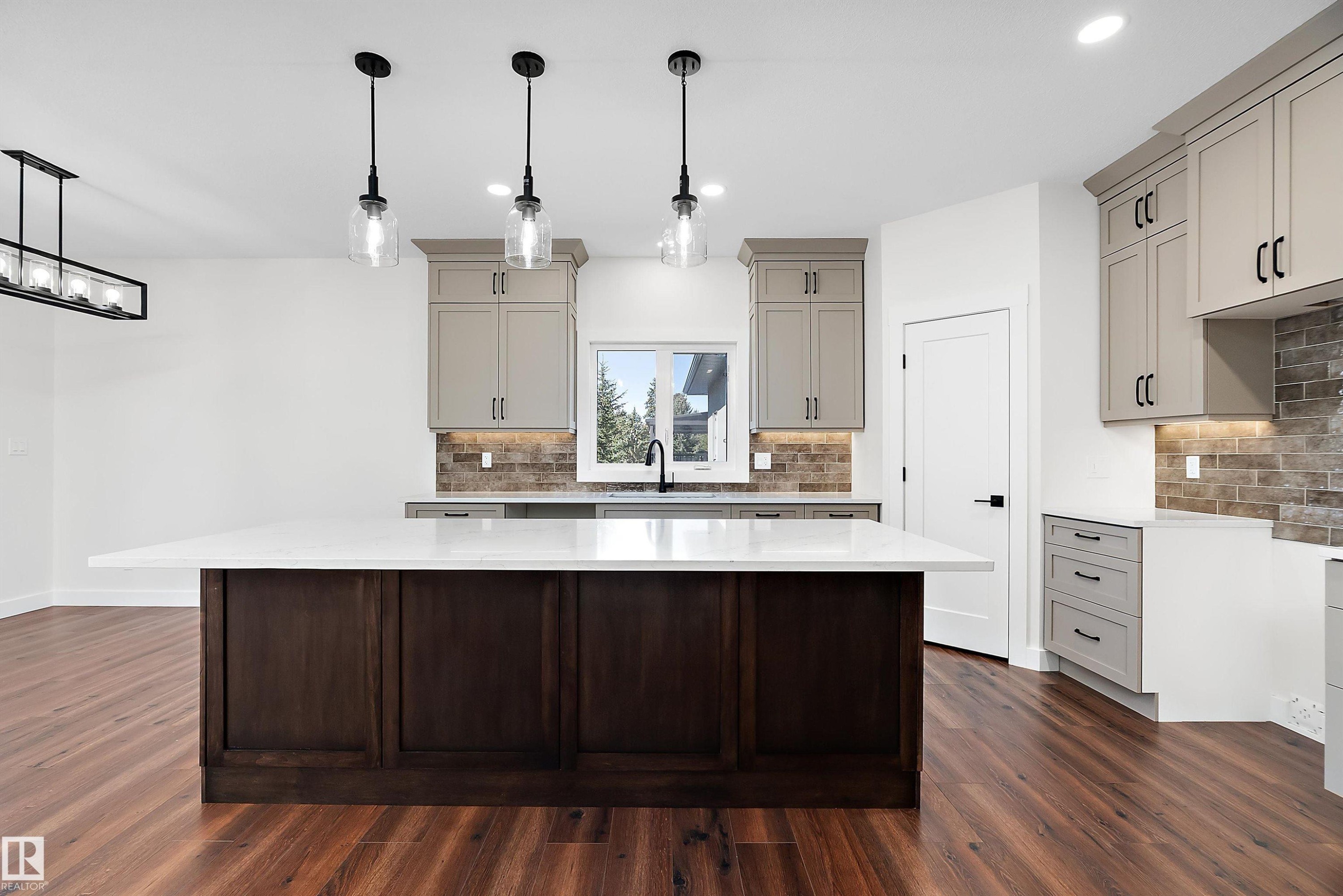 131 Bela Drive, Millet, AB - Indoor Photo Showing Kitchen With Upgraded Kitchen