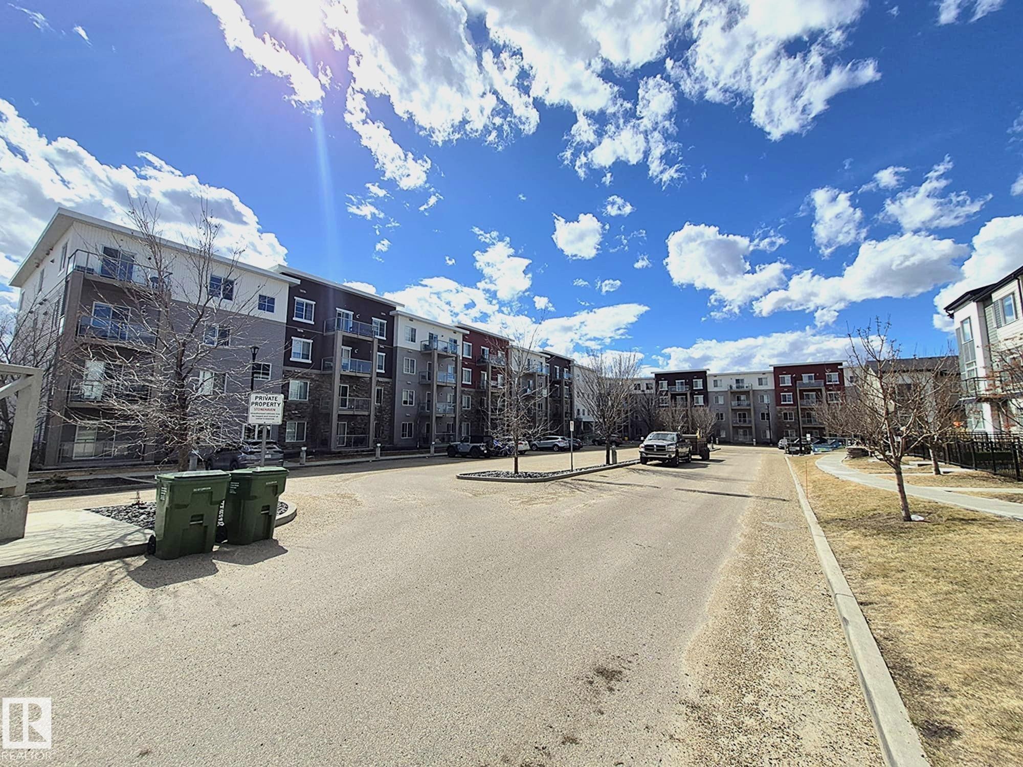 303 812 Welsh Drive, Edmonton, AB - Outdoor