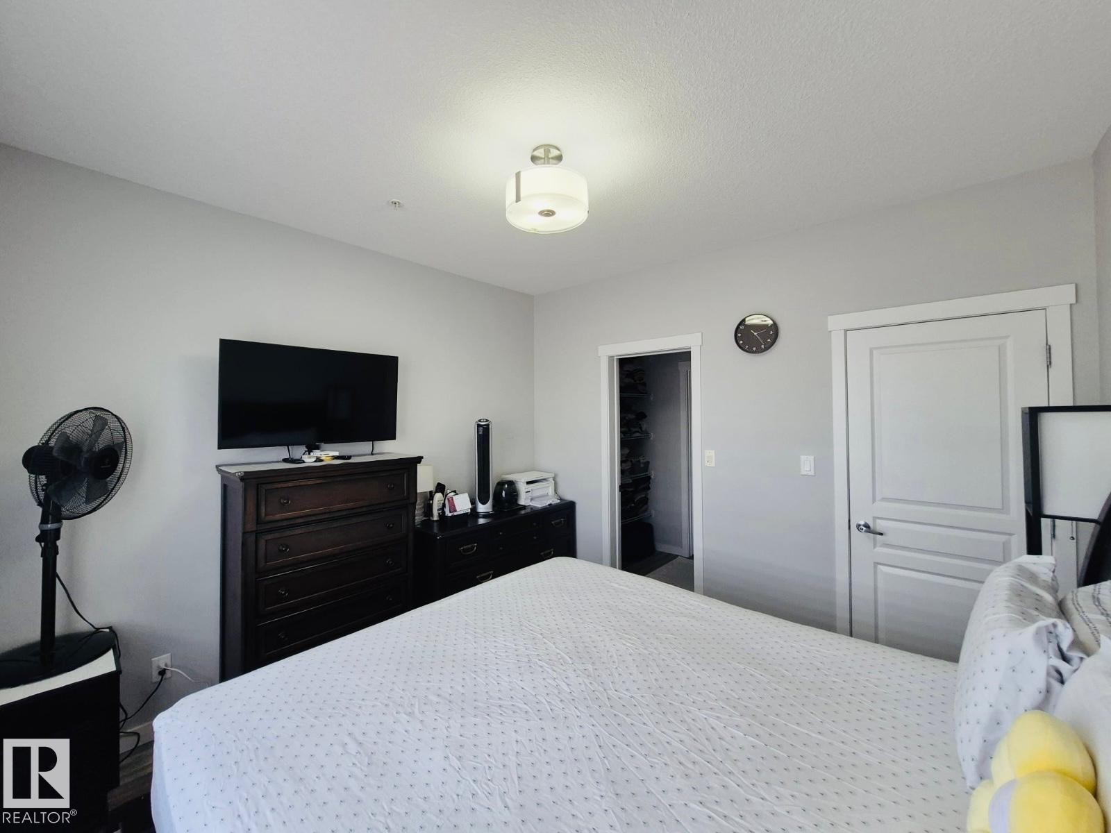 303 812 Welsh Drive, Edmonton, AB - Indoor Photo Showing Bedroom