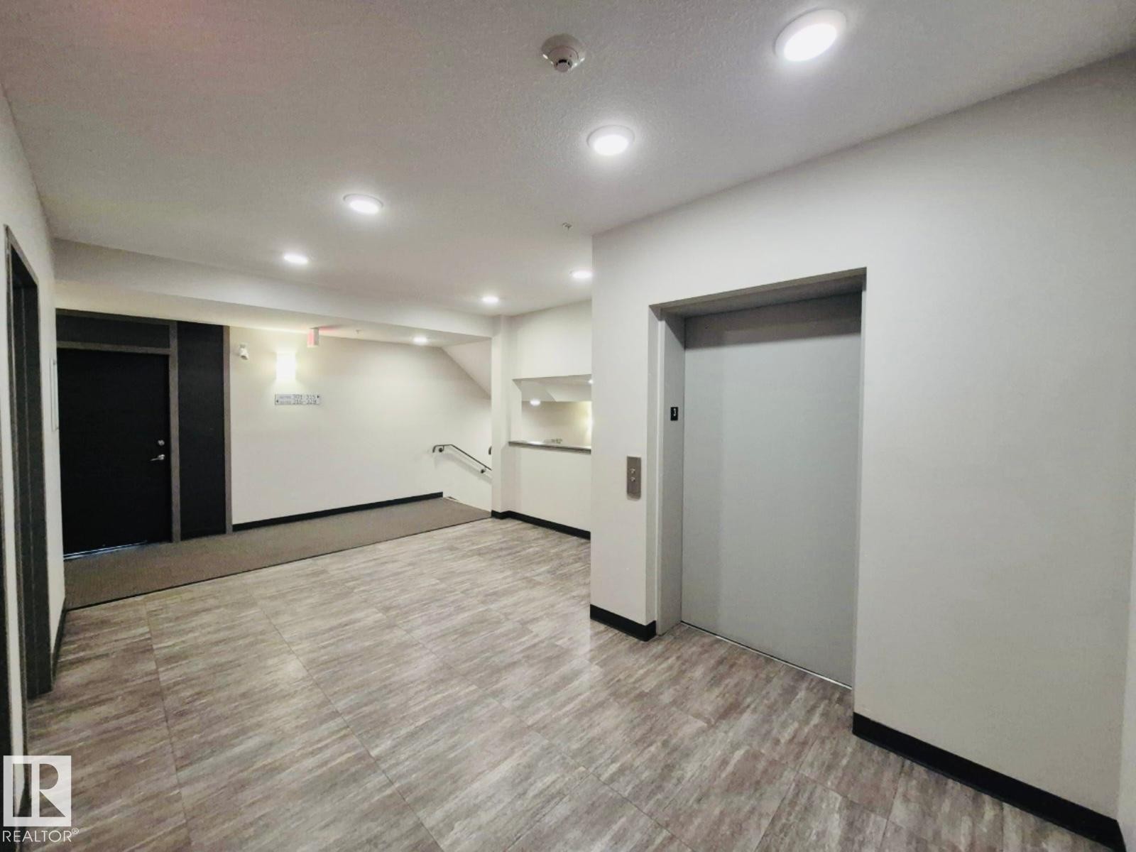 303 812 Welsh Drive, Edmonton, AB - Indoor Photo Showing Other Room
