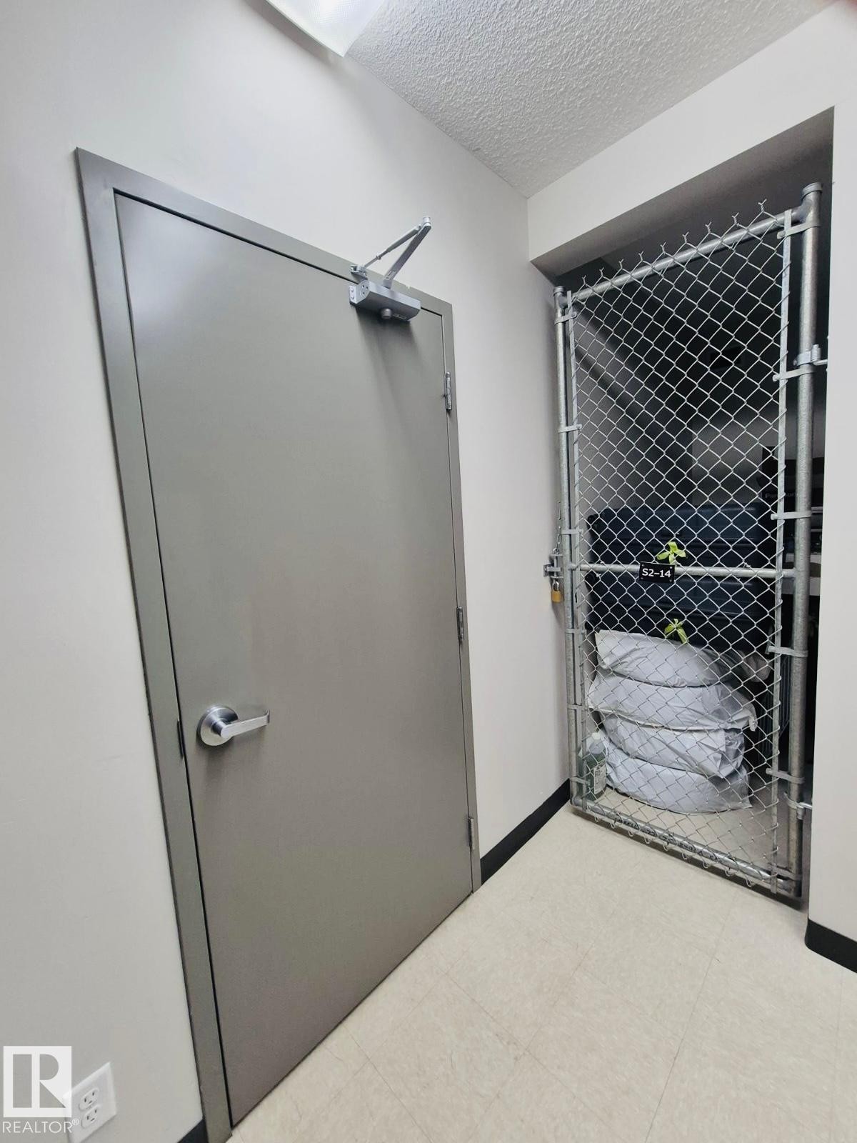 303 812 Welsh Drive, Edmonton, AB - Indoor