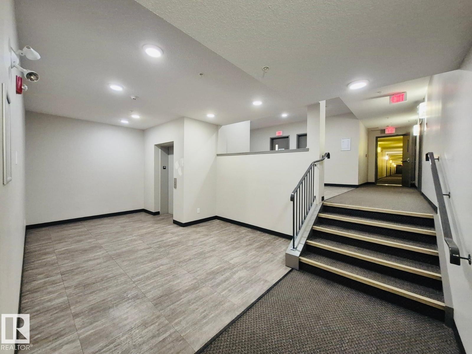 303 812 Welsh Drive, Edmonton, AB - Indoor