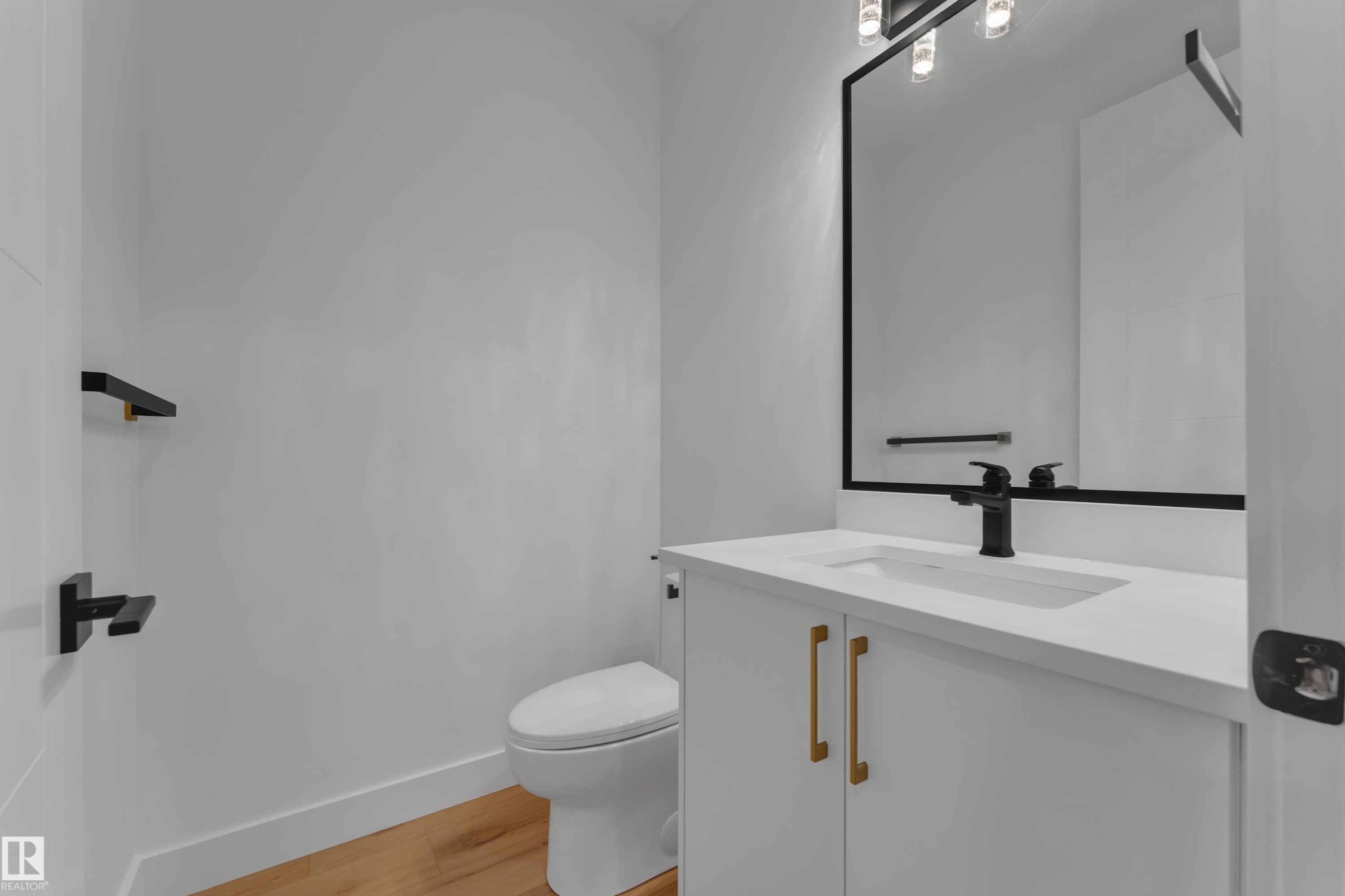 760 Astoria Way, Devon, AB - Indoor Photo Showing Bathroom