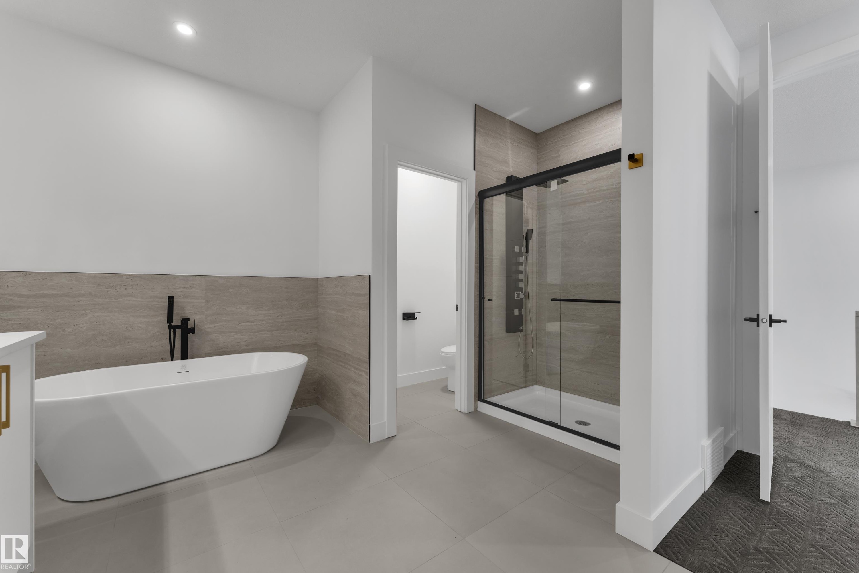 760 Astoria Way, Devon, AB - Indoor Photo Showing Bathroom