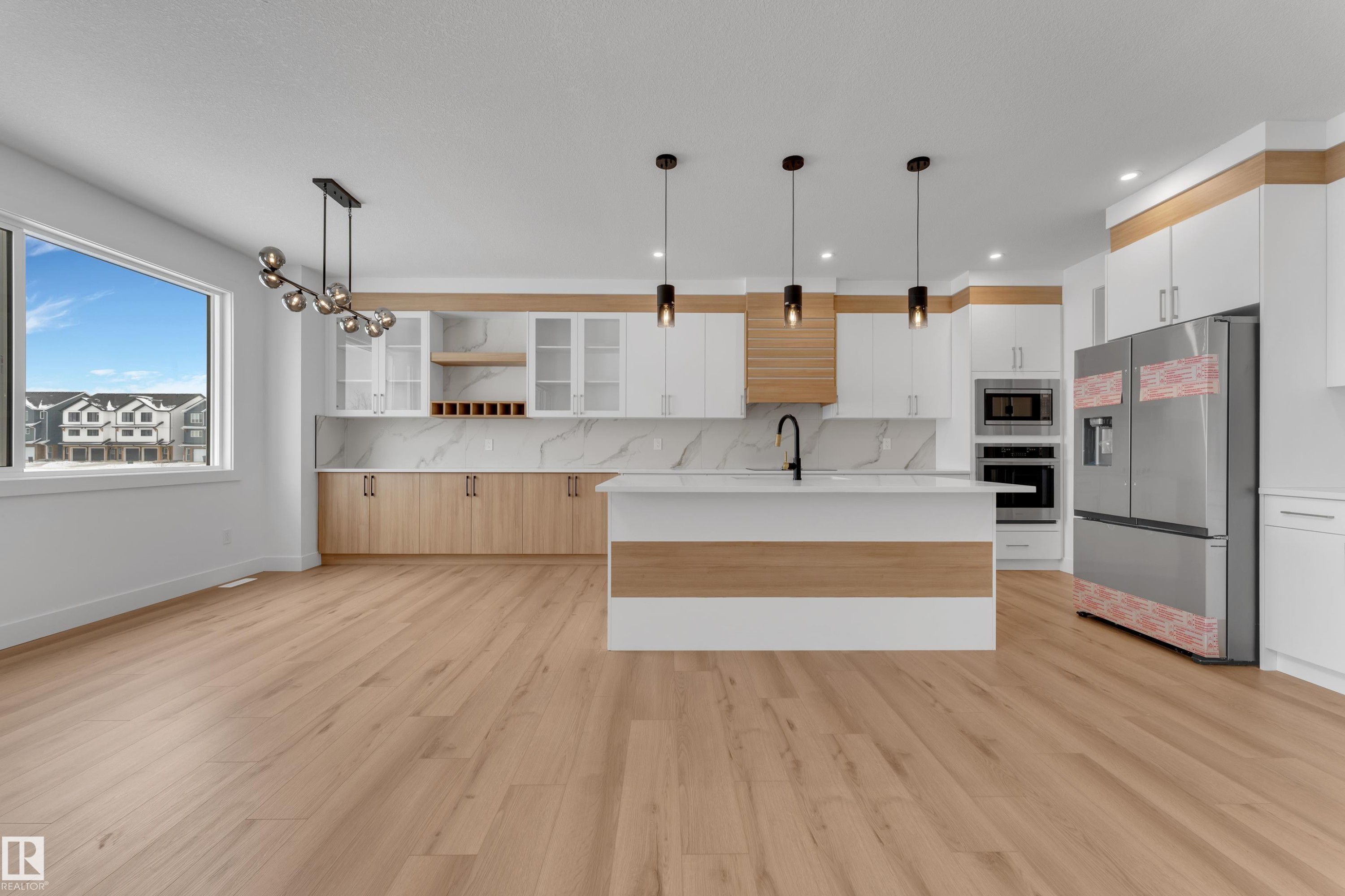 760 Astoria Way, Devon, AB - Indoor Photo Showing Kitchen With Upgraded Kitchen