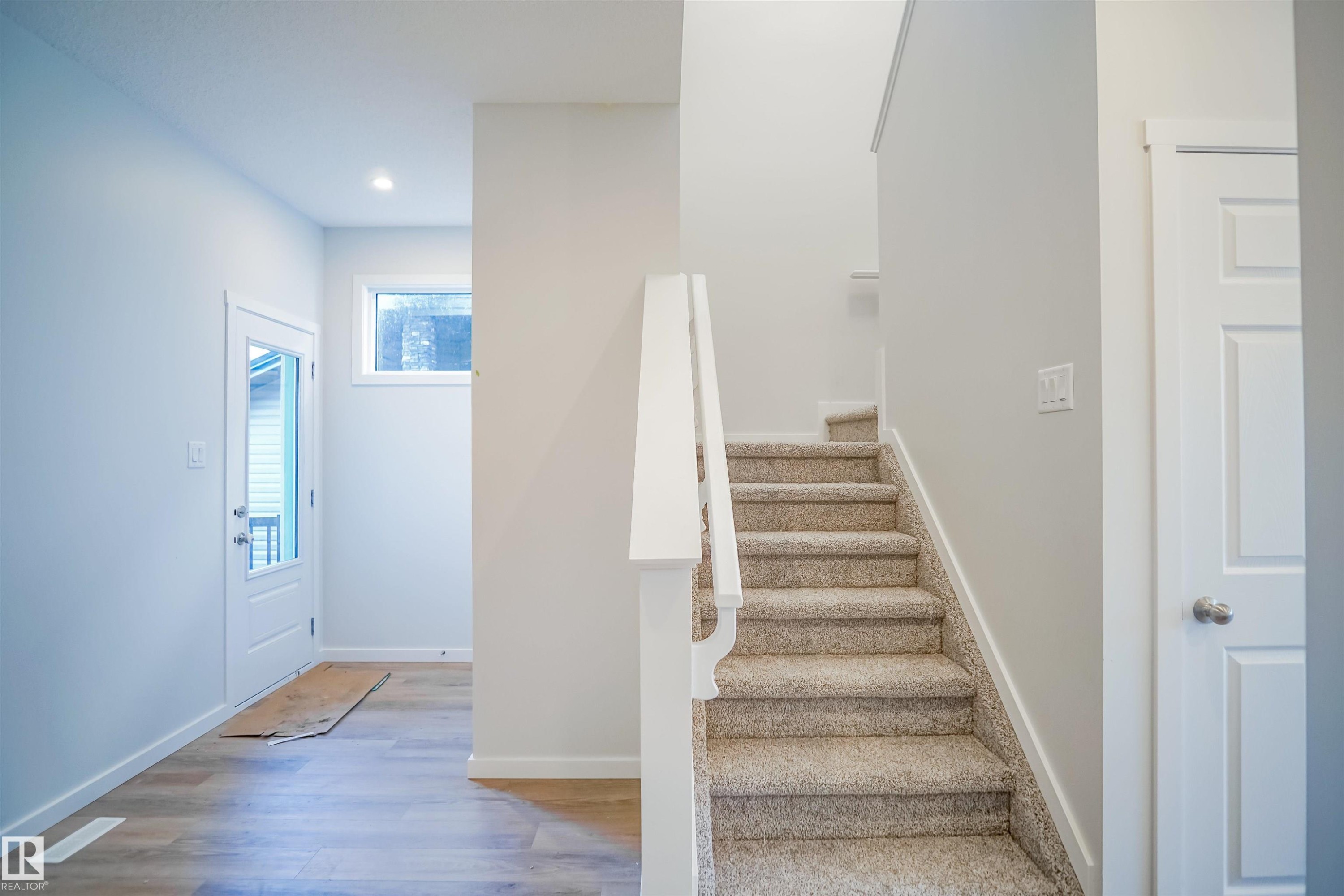 938 18 Avenue, Edmonton, AB - Indoor Photo Showing Other Room
