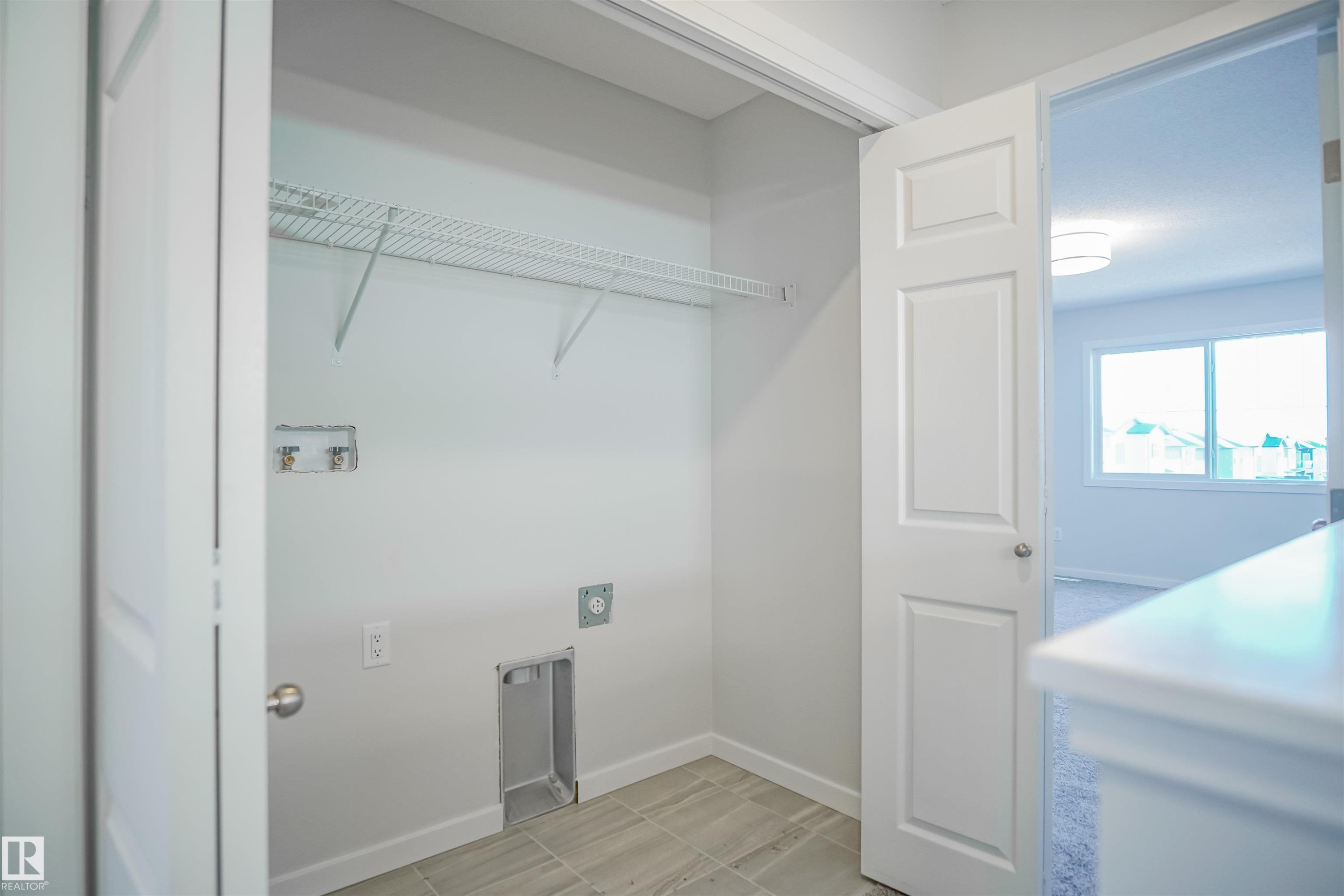 938 18 Avenue, Edmonton, AB - Indoor