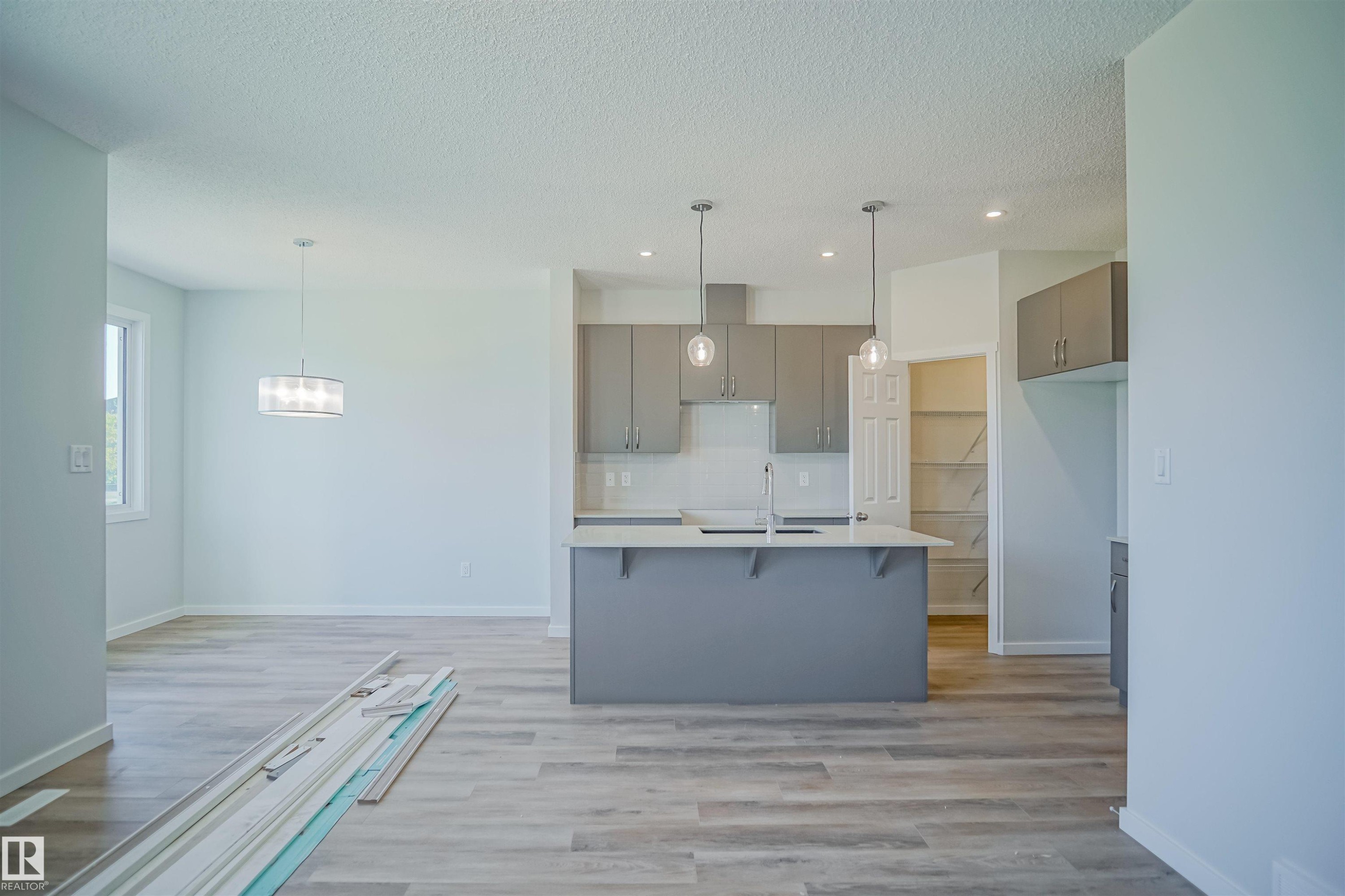 938 18 Avenue, Edmonton, AB - Indoor Photo Showing Kitchen