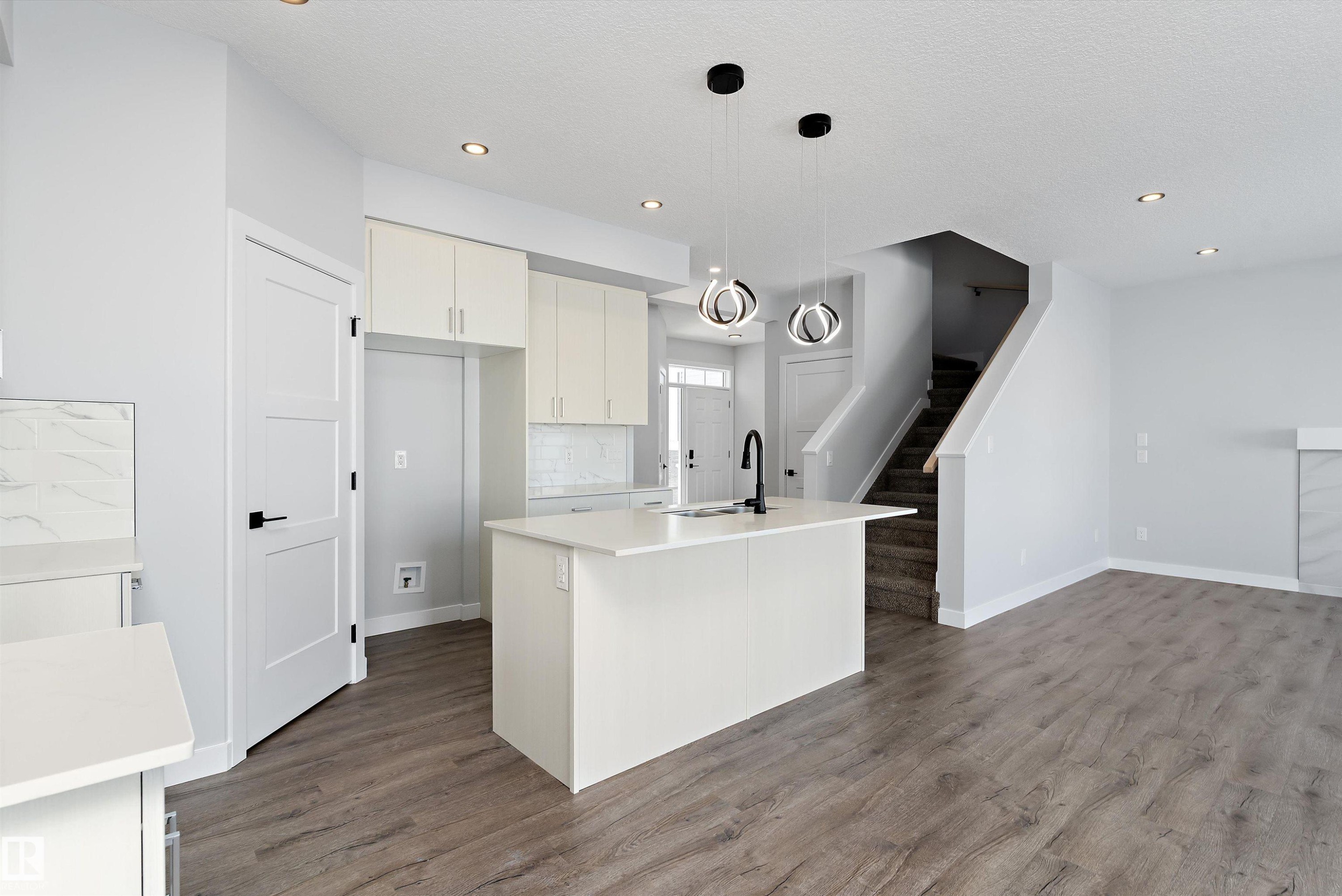 76 Maple Crescent, Gibbons, AB - Indoor Photo Showing Kitchen