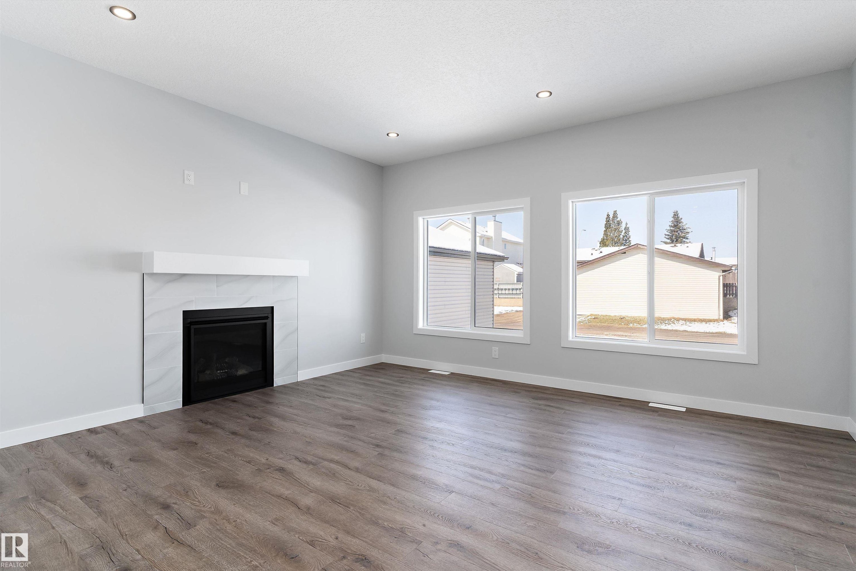 76 Maple Crescent, Gibbons, AB - Indoor Photo Showing Living Room With Fireplace