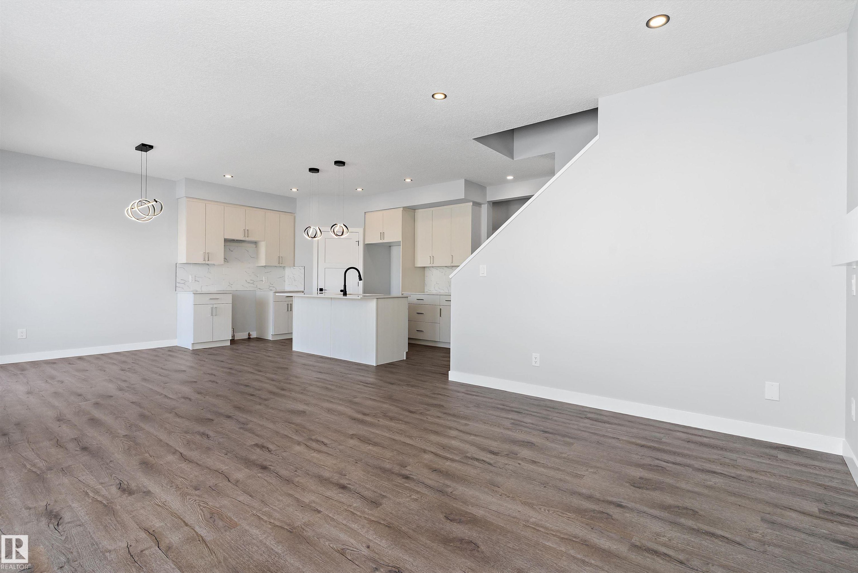76 Maple Crescent, Gibbons, AB - Indoor Photo Showing Kitchen