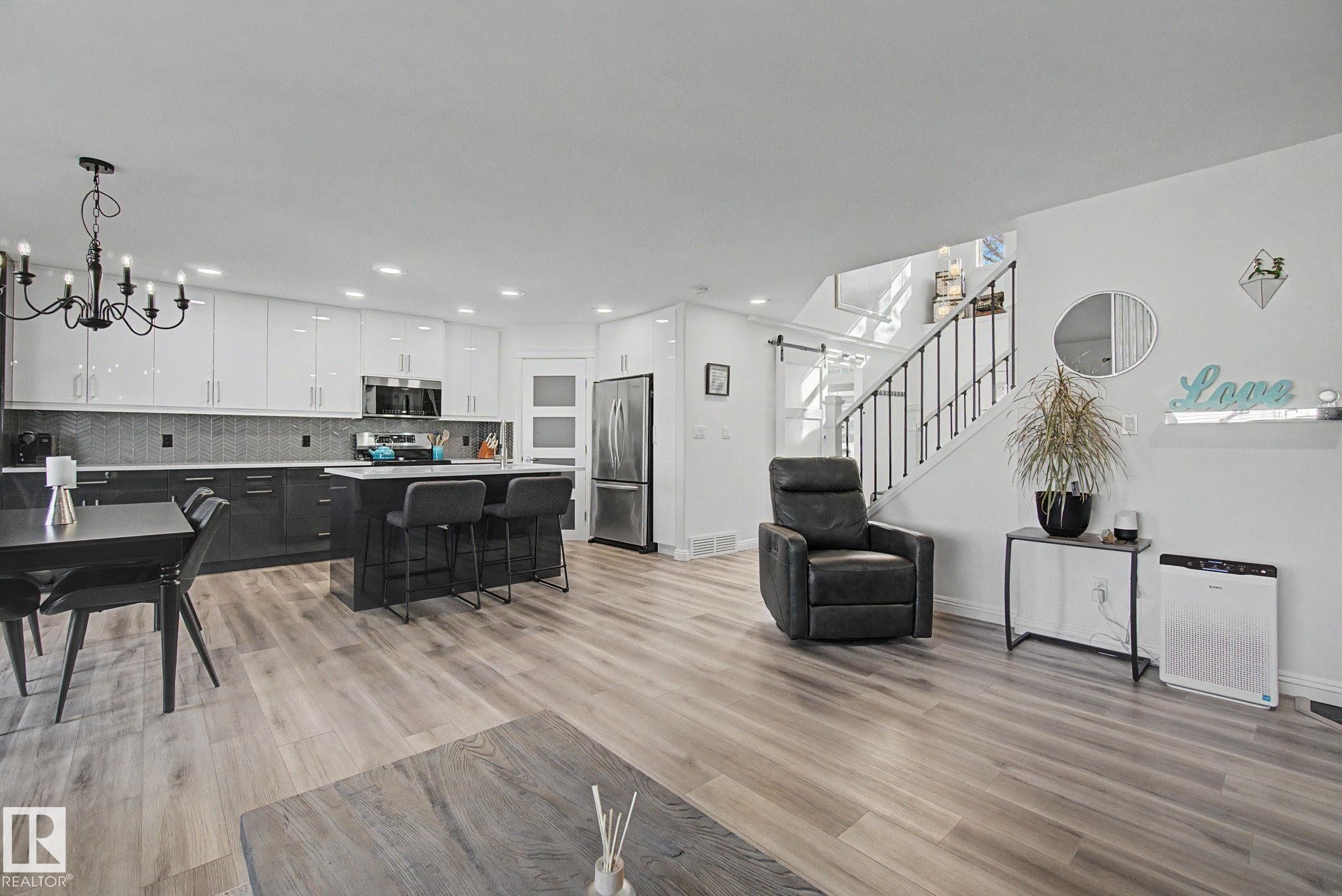 1850 Towne Centre Boulevard, Edmonton, AB - Indoor