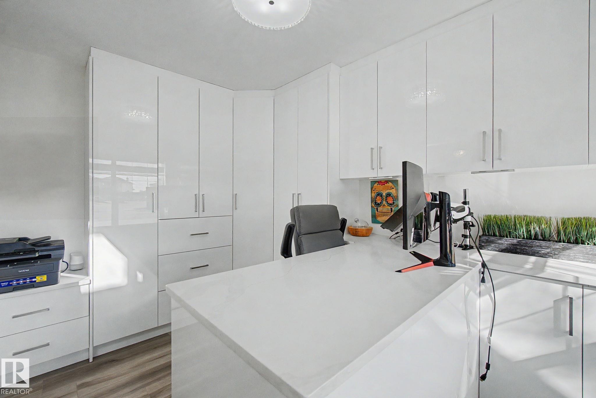 1850 Towne Centre Boulevard, Edmonton, AB - Indoor