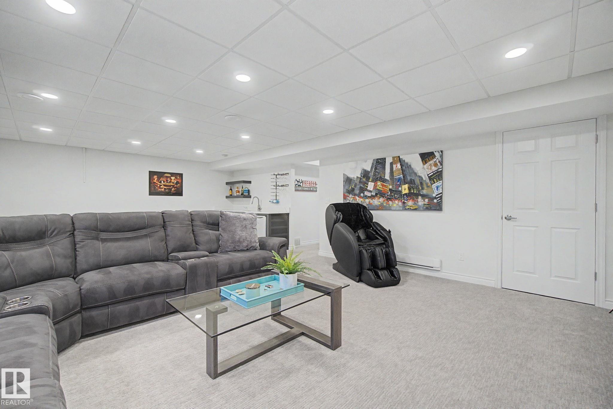 1850 Towne Centre Boulevard, Edmonton, AB - Indoor