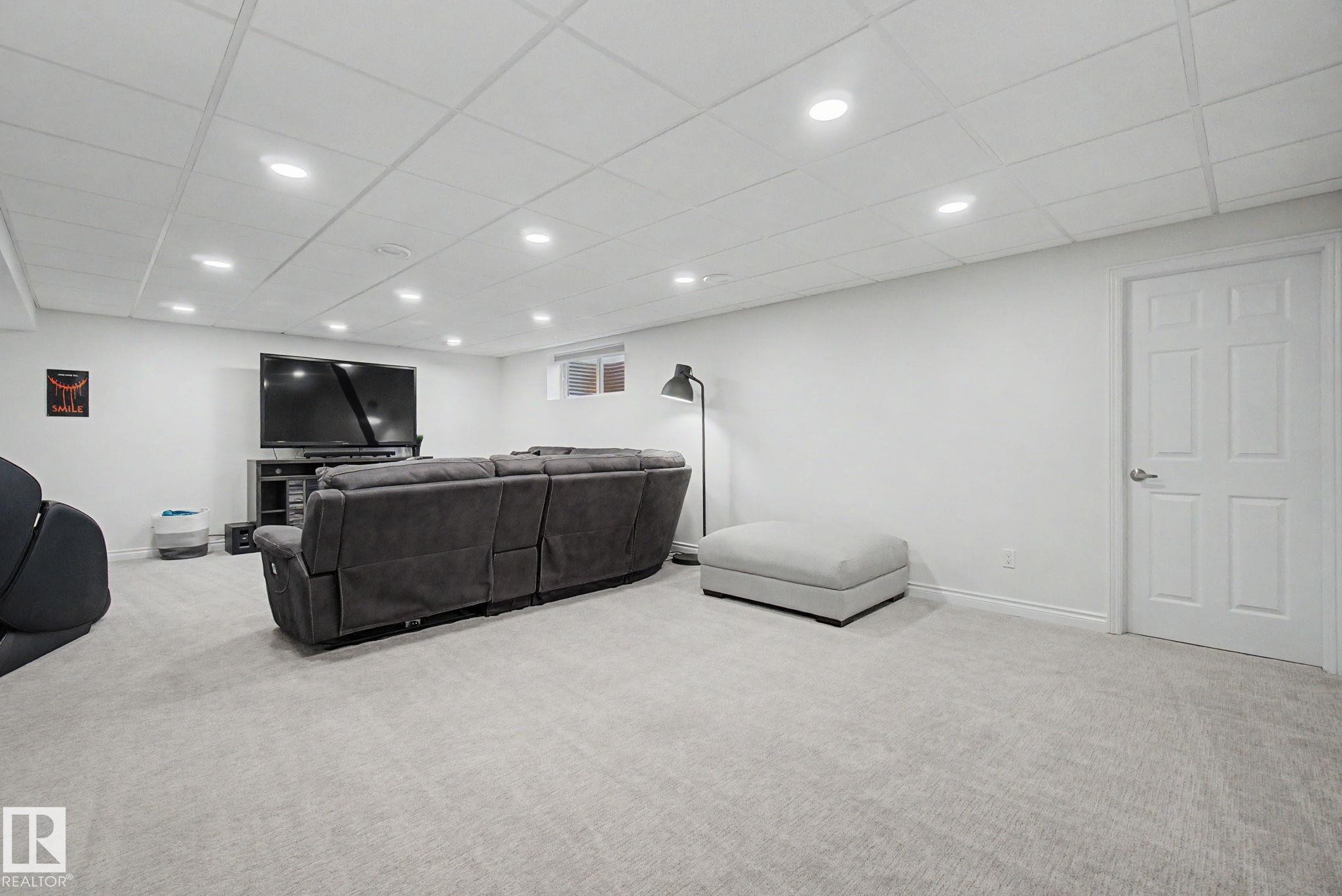 1850 Towne Centre Boulevard, Edmonton, AB - Indoor