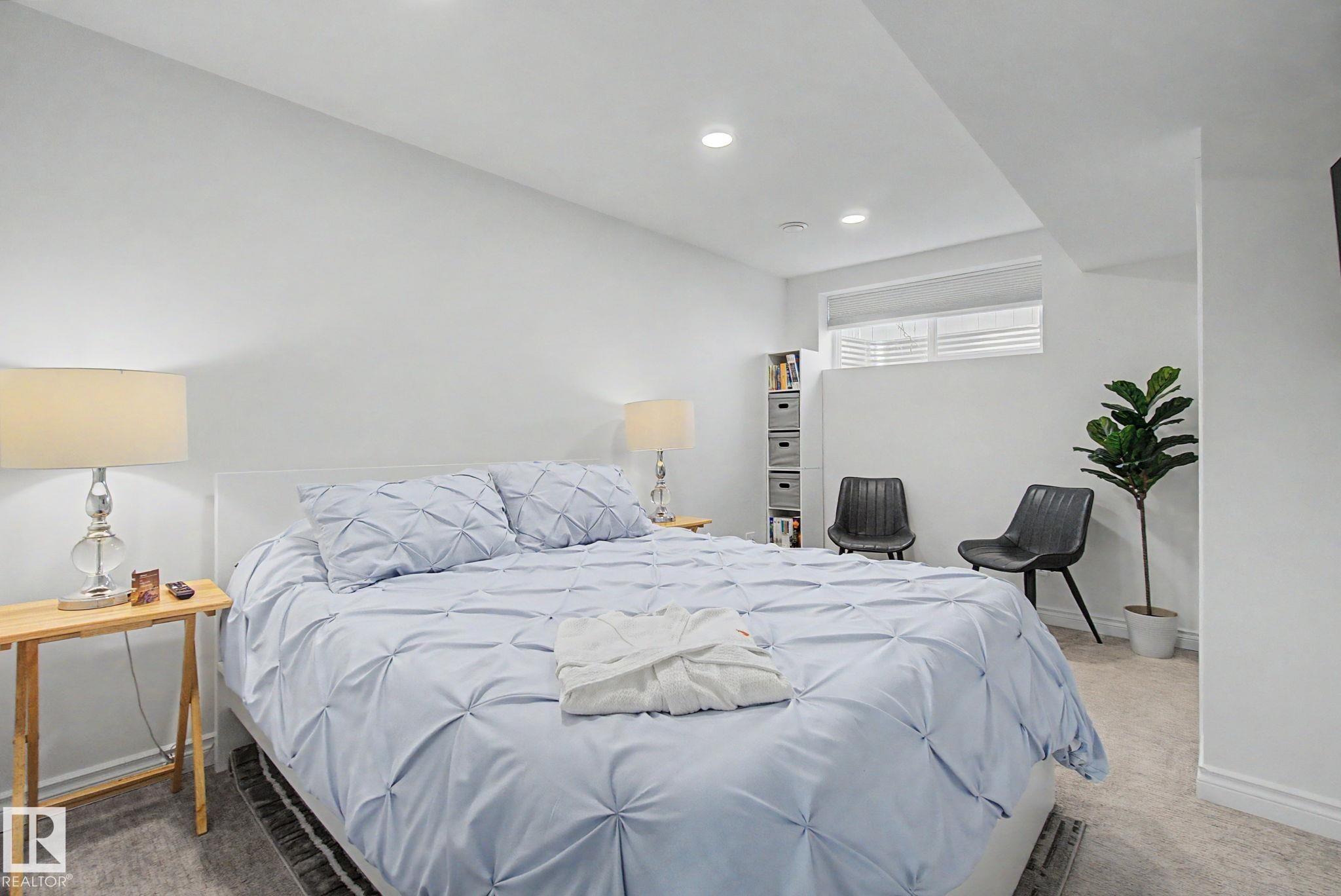 1850 Towne Centre Boulevard, Edmonton, AB - Indoor Photo Showing Bedroom