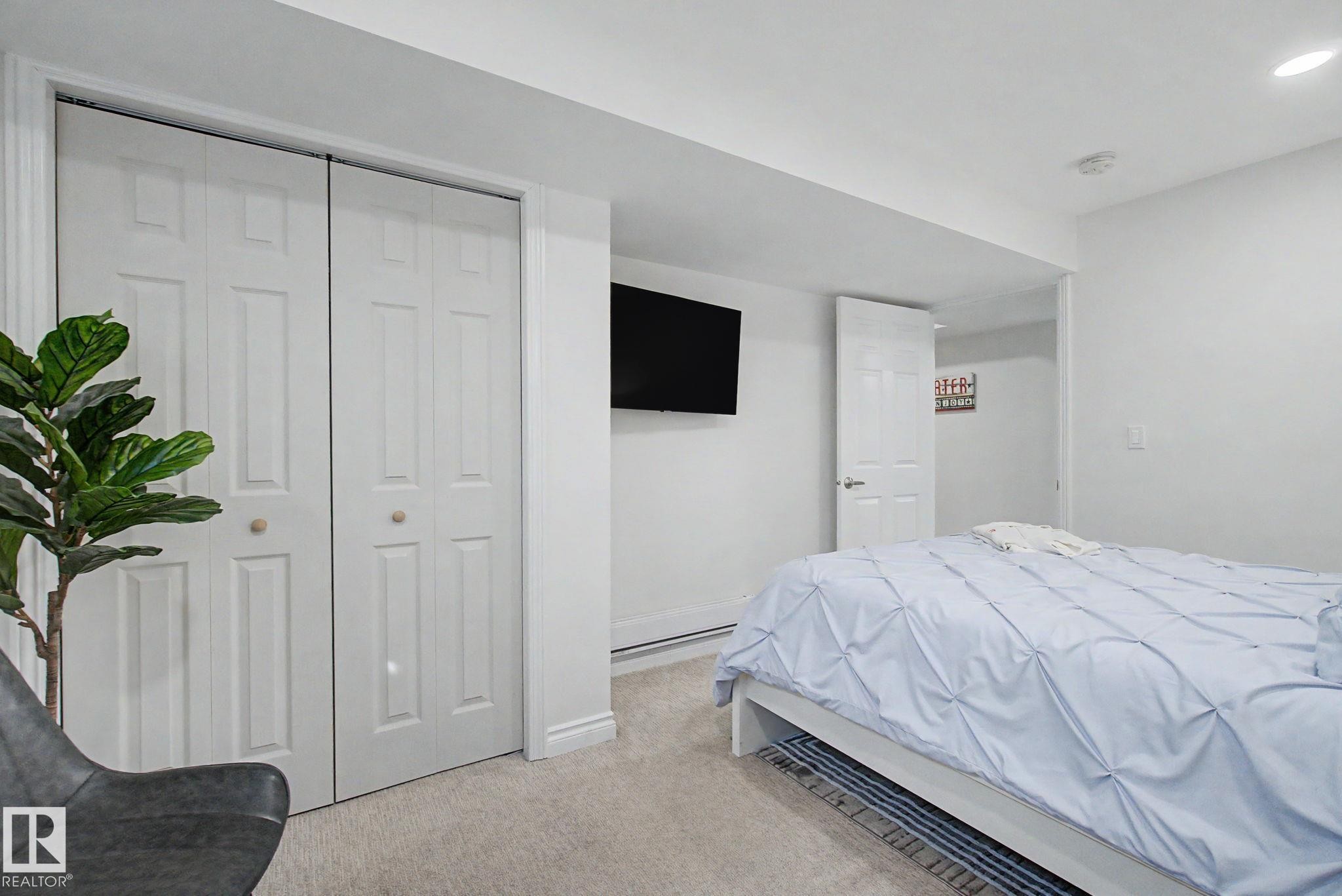1850 Towne Centre Boulevard, Edmonton, AB - Indoor Photo Showing Bedroom