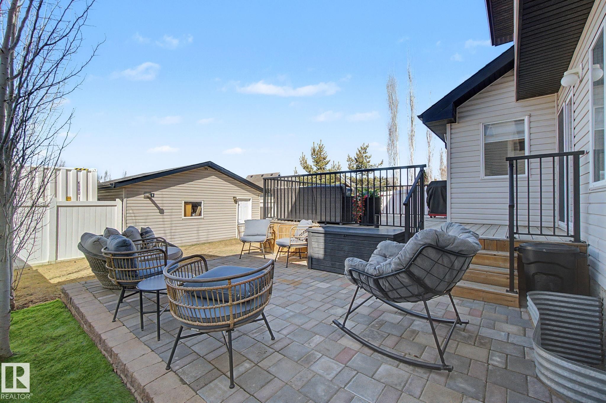 1850 Towne Centre Boulevard, Edmonton, AB - Outdoor With Deck Patio Veranda With Exterior