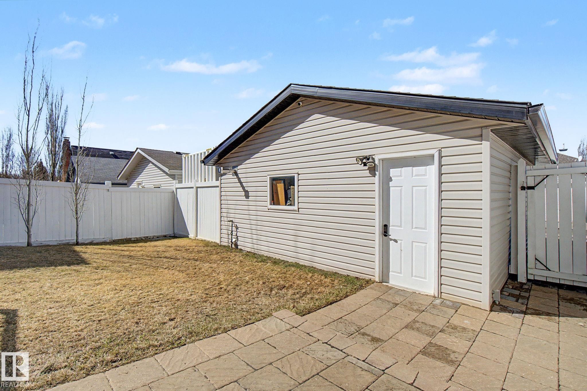 1850 Towne Centre Boulevard, Edmonton, AB - Outdoor