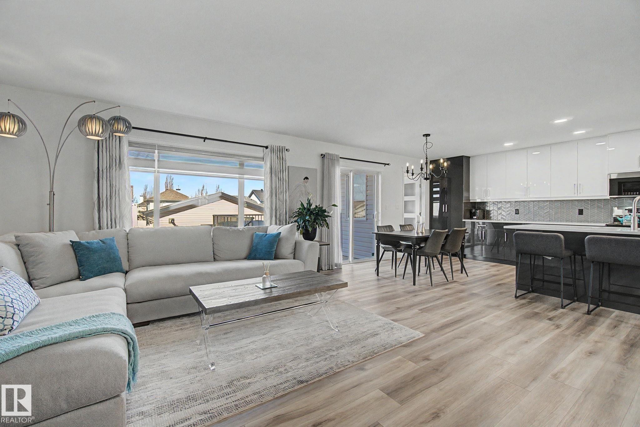 1850 Towne Centre Boulevard, Edmonton, AB - Indoor Photo Showing Living Room