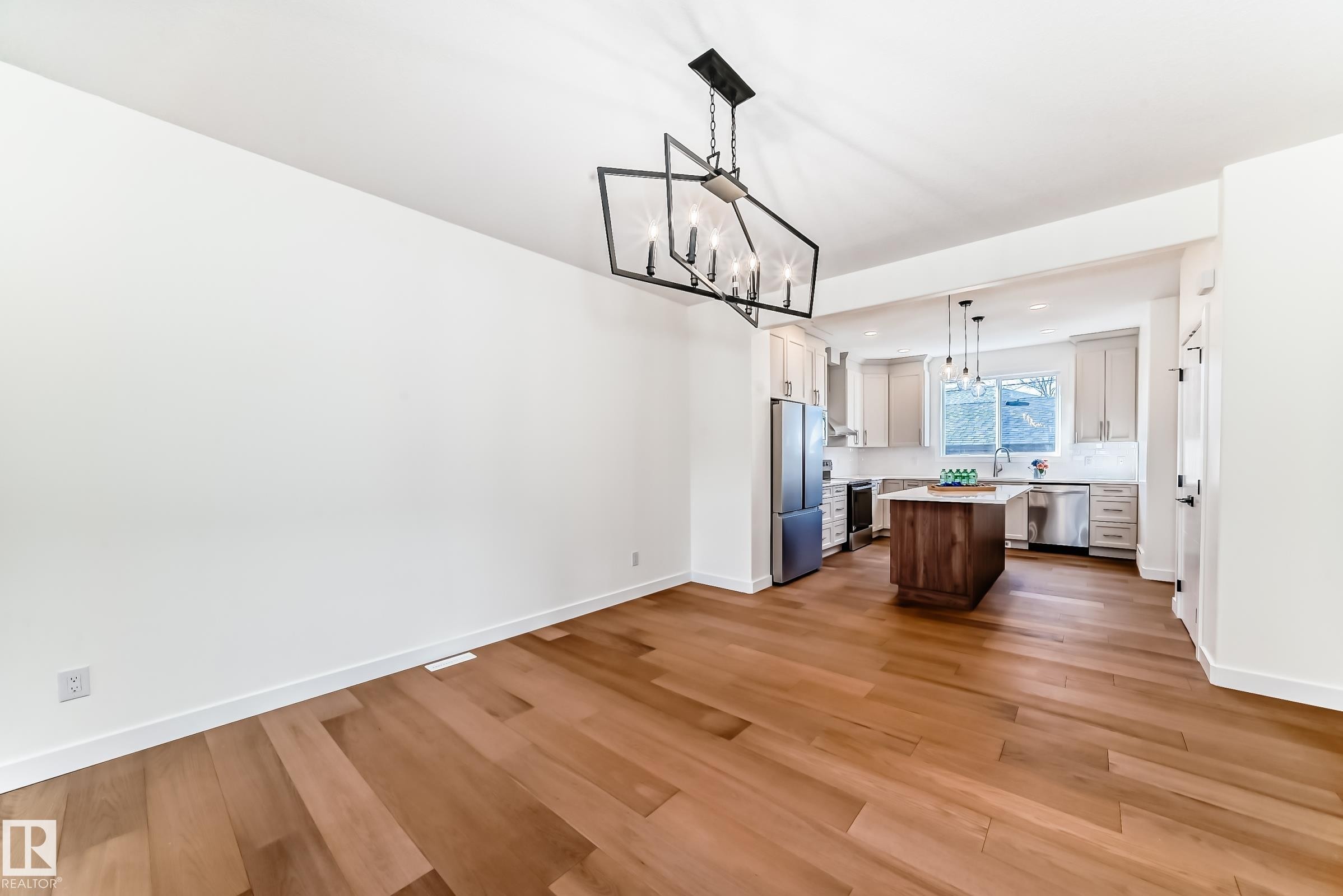 10721 70 Avenue, Edmonton, AB - Indoor