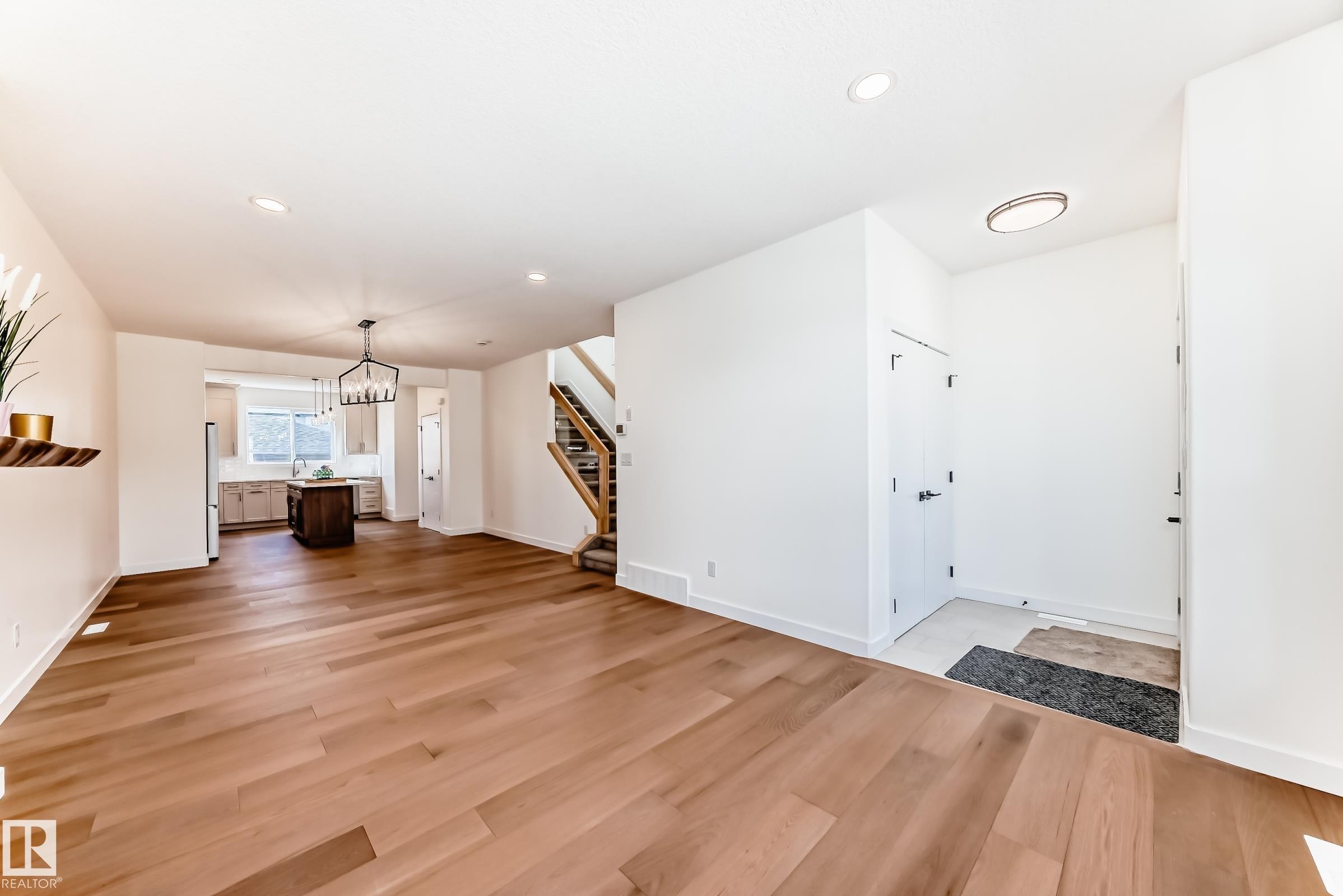10721 70 Avenue, Edmonton, AB - Indoor