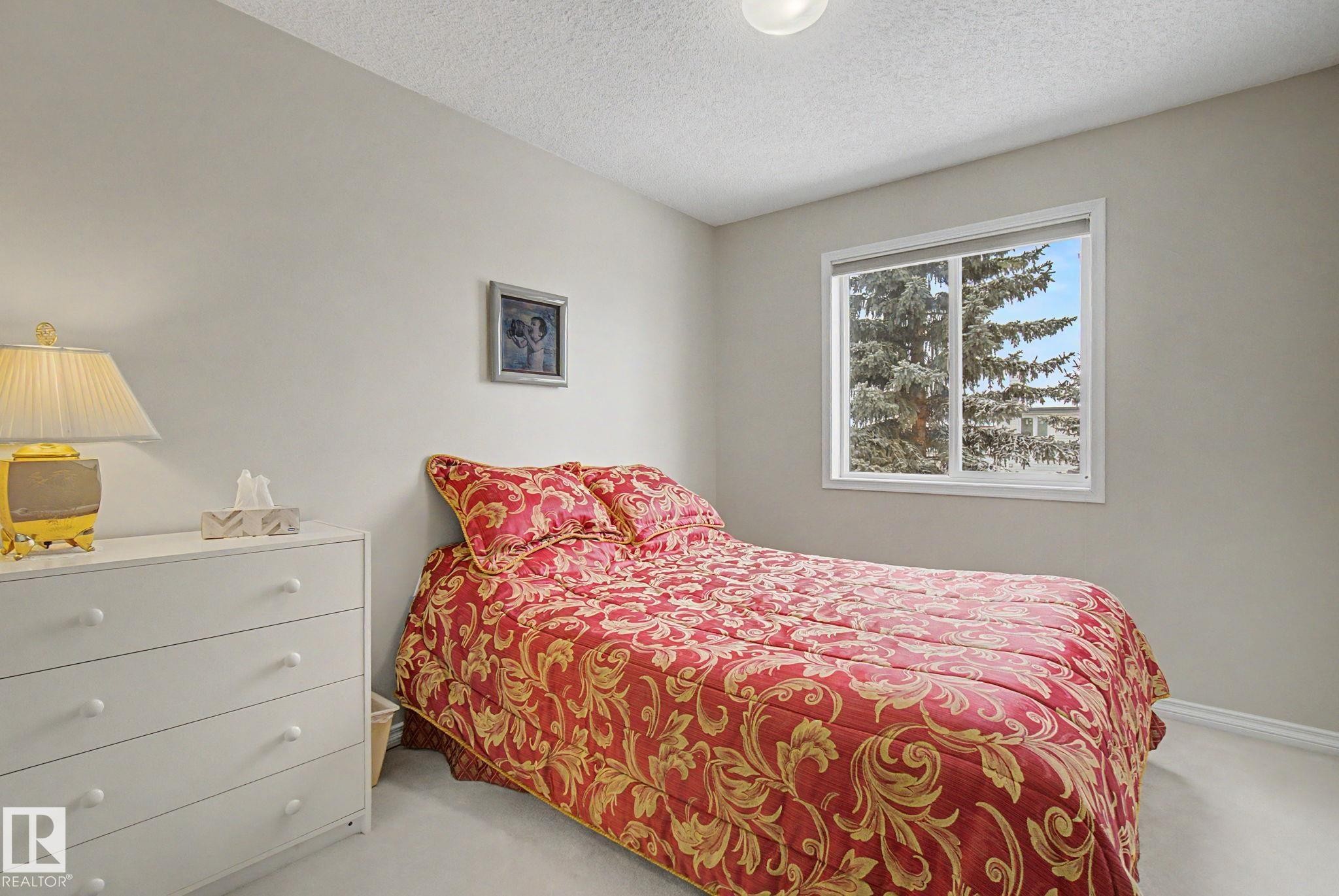 11732 10 Avenue Nw, Edmonton, AB - Indoor Photo Showing Bedroom