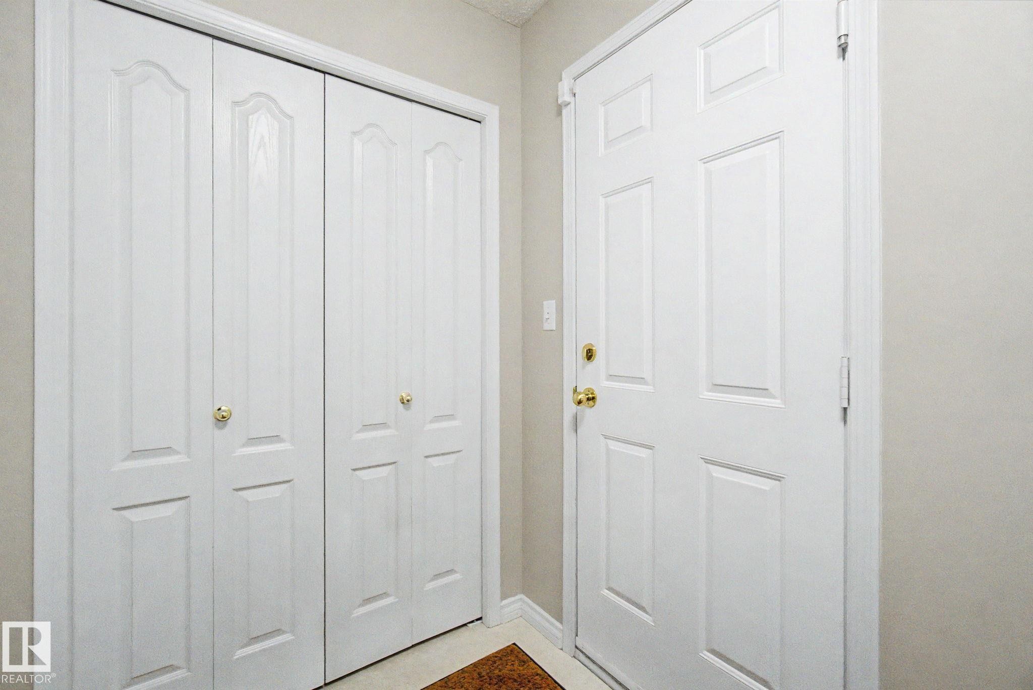 11732 10 Avenue Nw, Edmonton, AB - Indoor Photo Showing Other Room