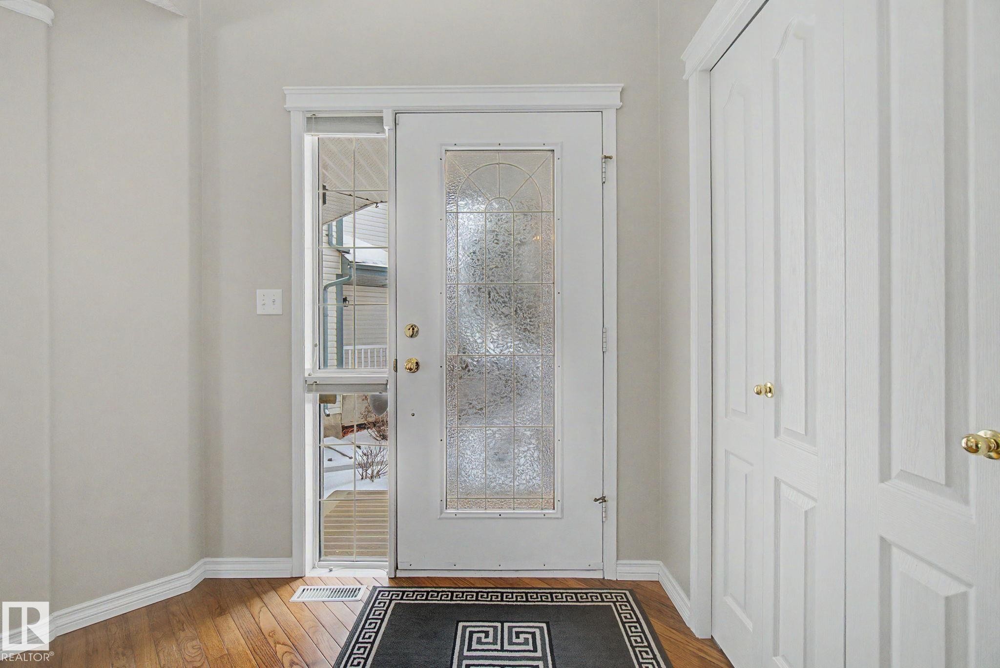 11732 10 Avenue Nw, Edmonton, AB - Indoor Photo Showing Other Room