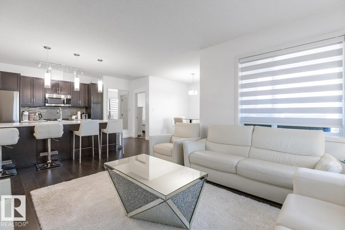 122 320 Ambleside Link Link, Edmonton, AB - Indoor Photo Showing Living Room