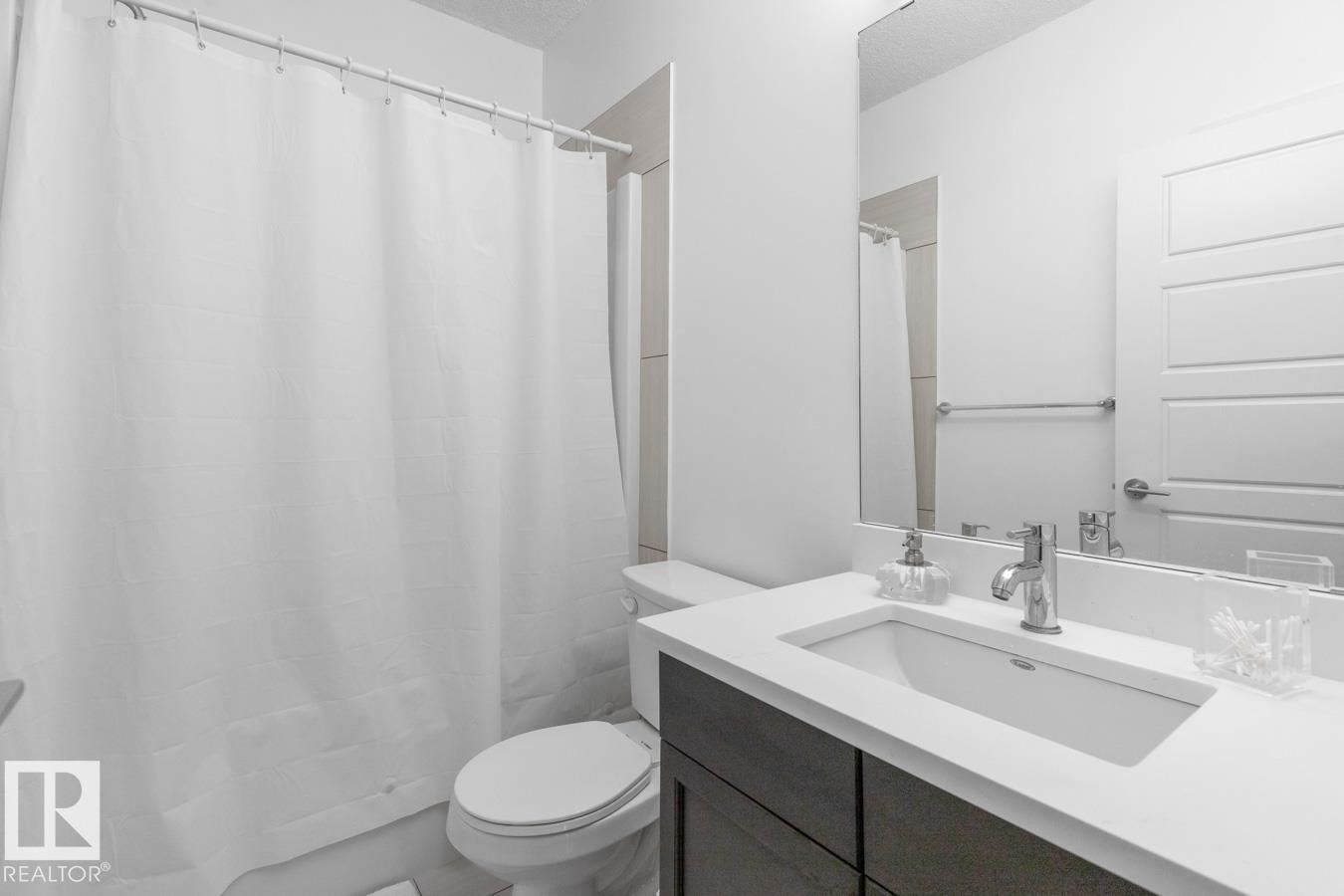 122 320 Ambleside Link Link, Edmonton, AB - Indoor Photo Showing Bathroom