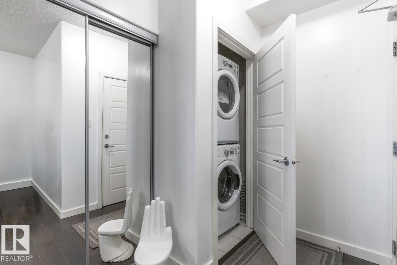 122 320 Ambleside Link Link, Edmonton, AB - Indoor Photo Showing Laundry Room