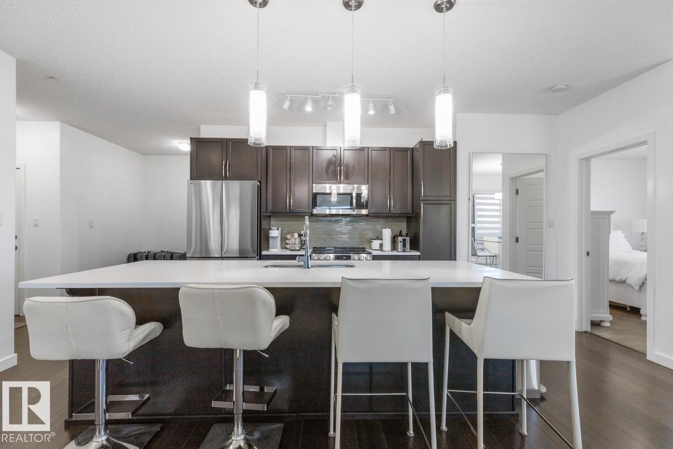 122 320 Ambleside Link Link, Edmonton, AB - Indoor Photo Showing Kitchen With Upgraded Kitchen