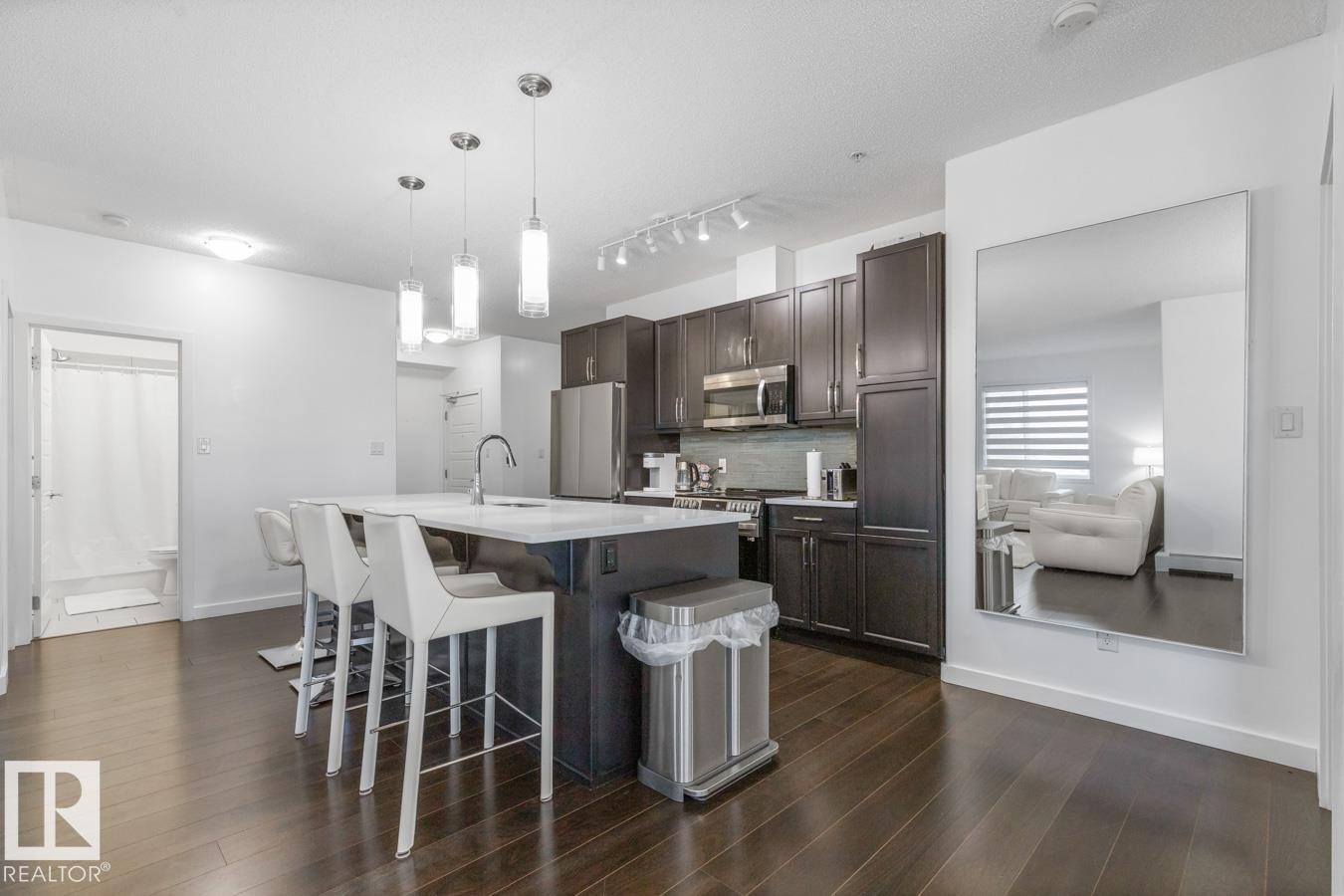 122 320 Ambleside Link Link, Edmonton, AB - Indoor Photo Showing Kitchen With Upgraded Kitchen